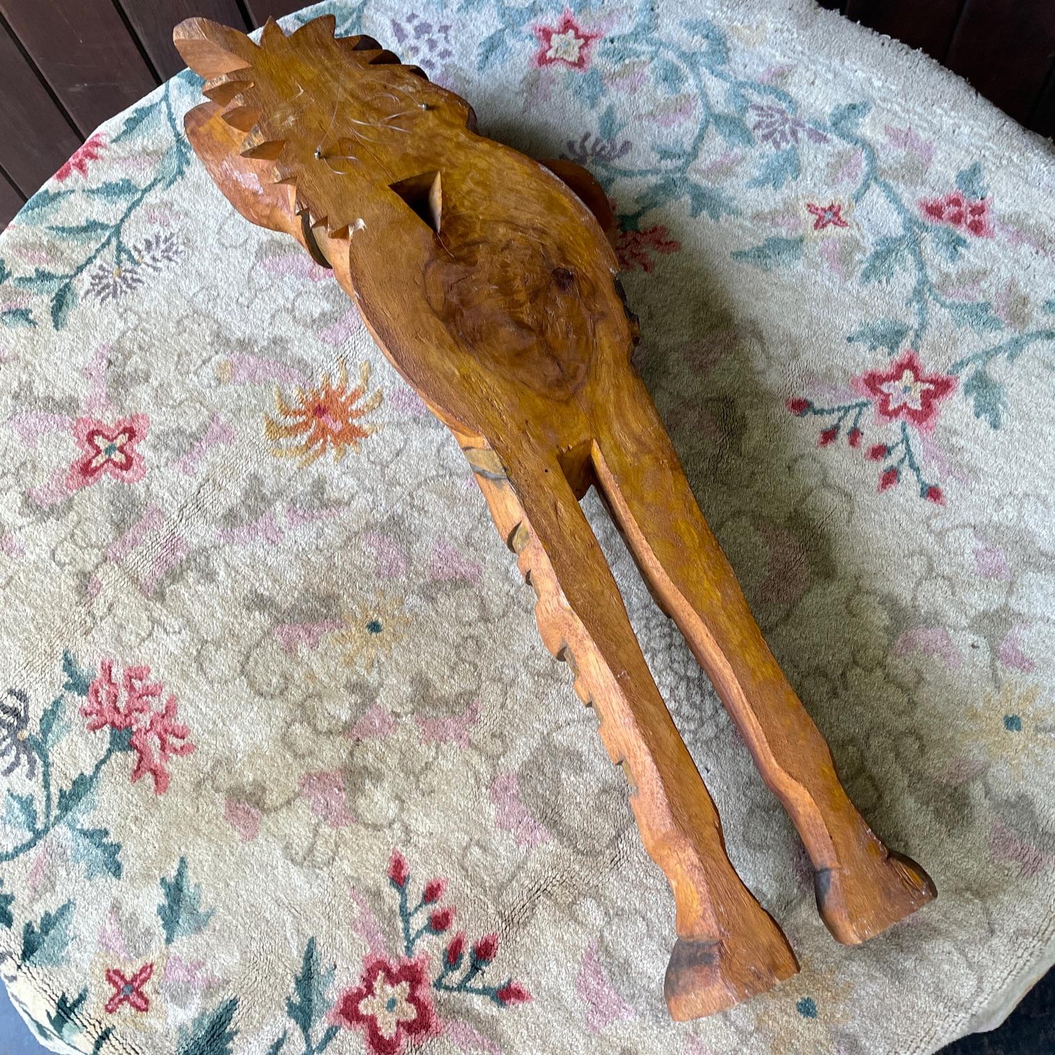 1960 Kenia Cebra Escultura de madera Colgante de pared Relieve Caprichoso Caballo esponjoso en venta 5
