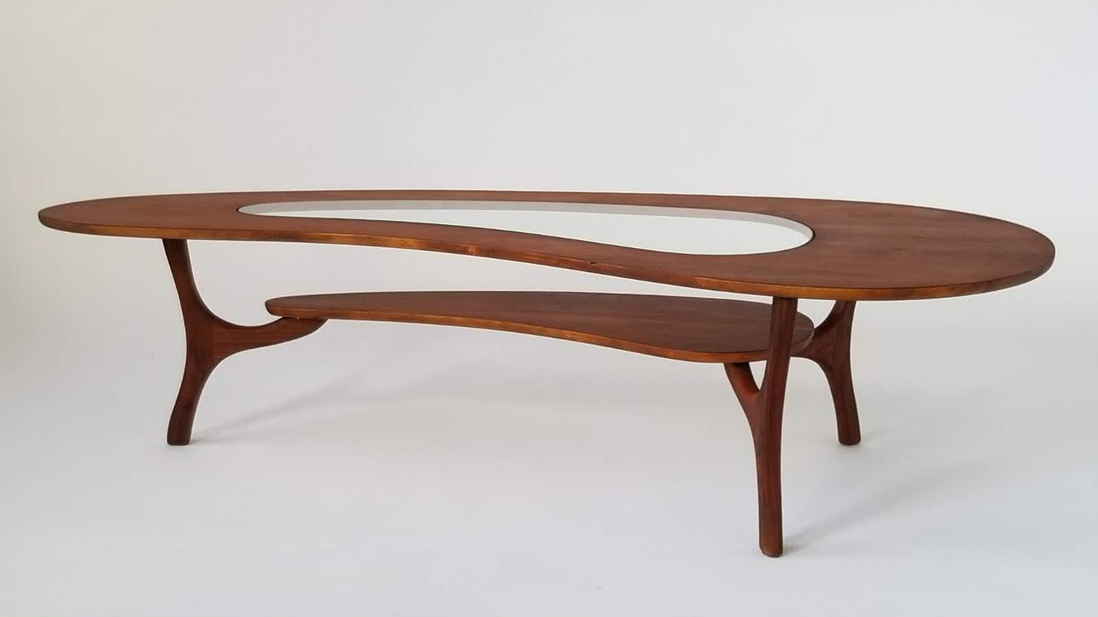 1960s Kidney Shaped Veneer Walnut Coffee Table , USA In Good Condition In St- Leonard, Quebec