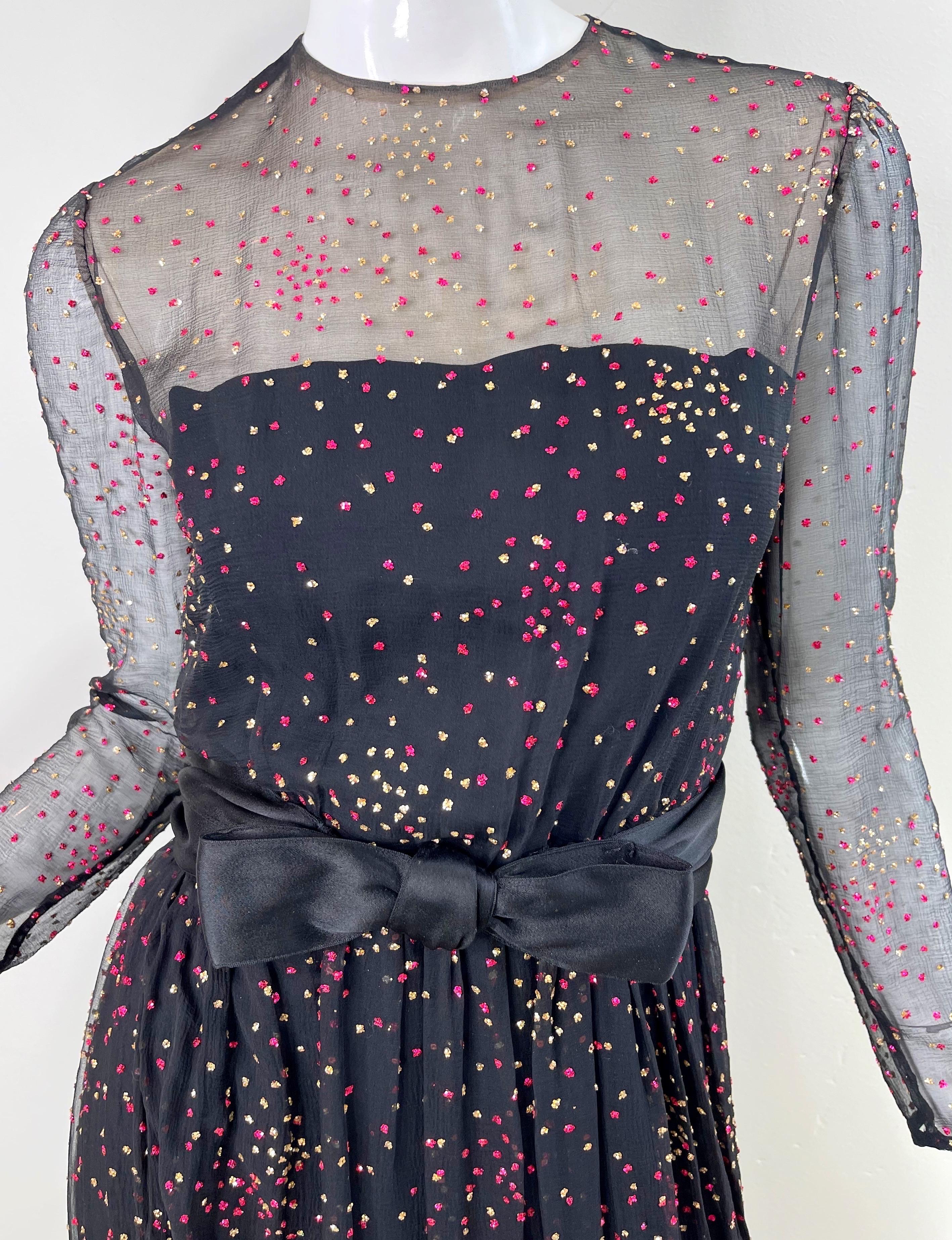 1960s Kiki Hart Black Silk Chiffon Hot Pink Gold Glitter Vintage 60s Gown Dress Excellent état - En vente à San Diego, CA