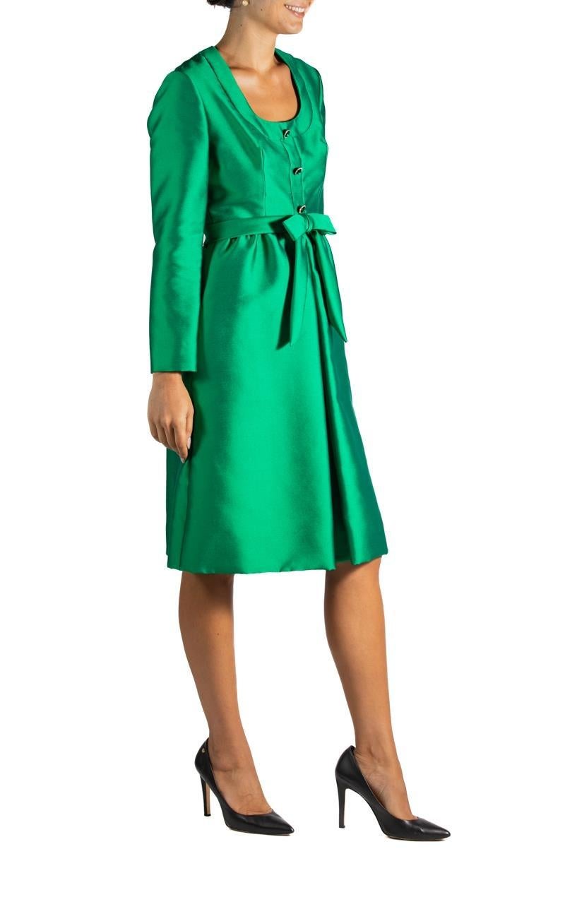 1960S Kiki Hart Vestido de cóctel de rayón y seda verde esmeralda en venta 3