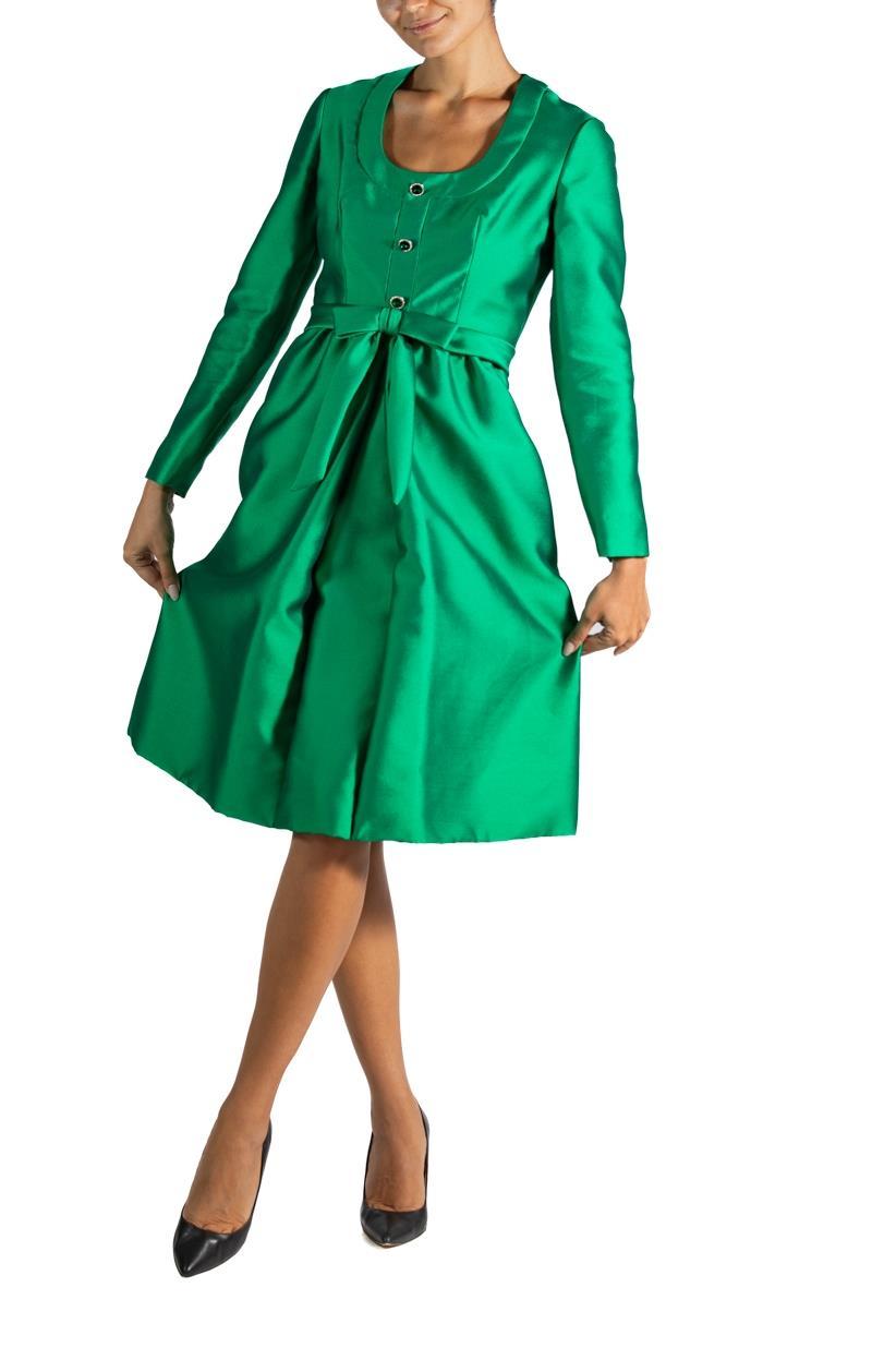 1960S Kiki Hart Vestido de cóctel de rayón y seda verde esmeralda en venta 5