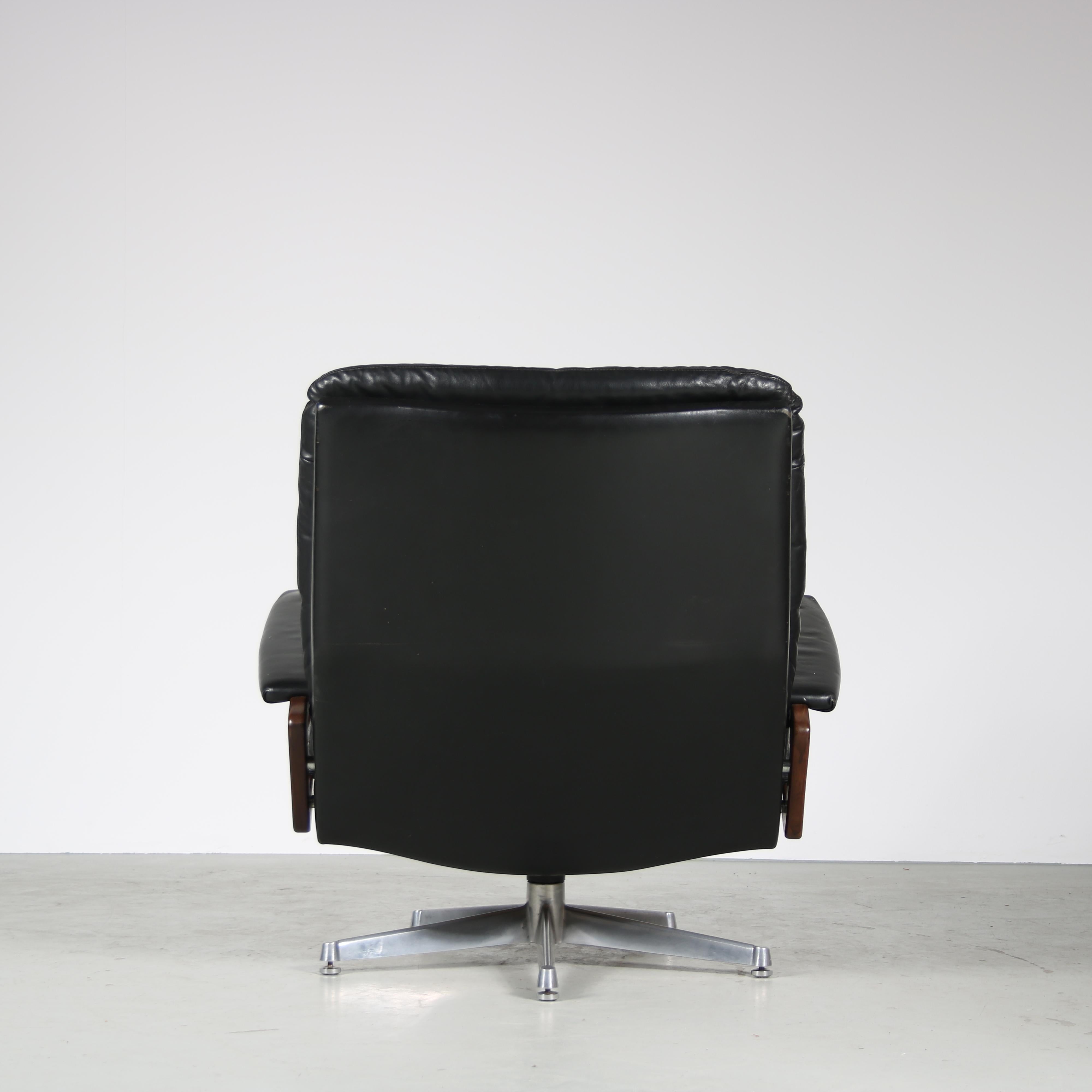 Mid-20th Century 1960s “King” Lounge chair by André Vandenbeuck for Strässle, Switzerland