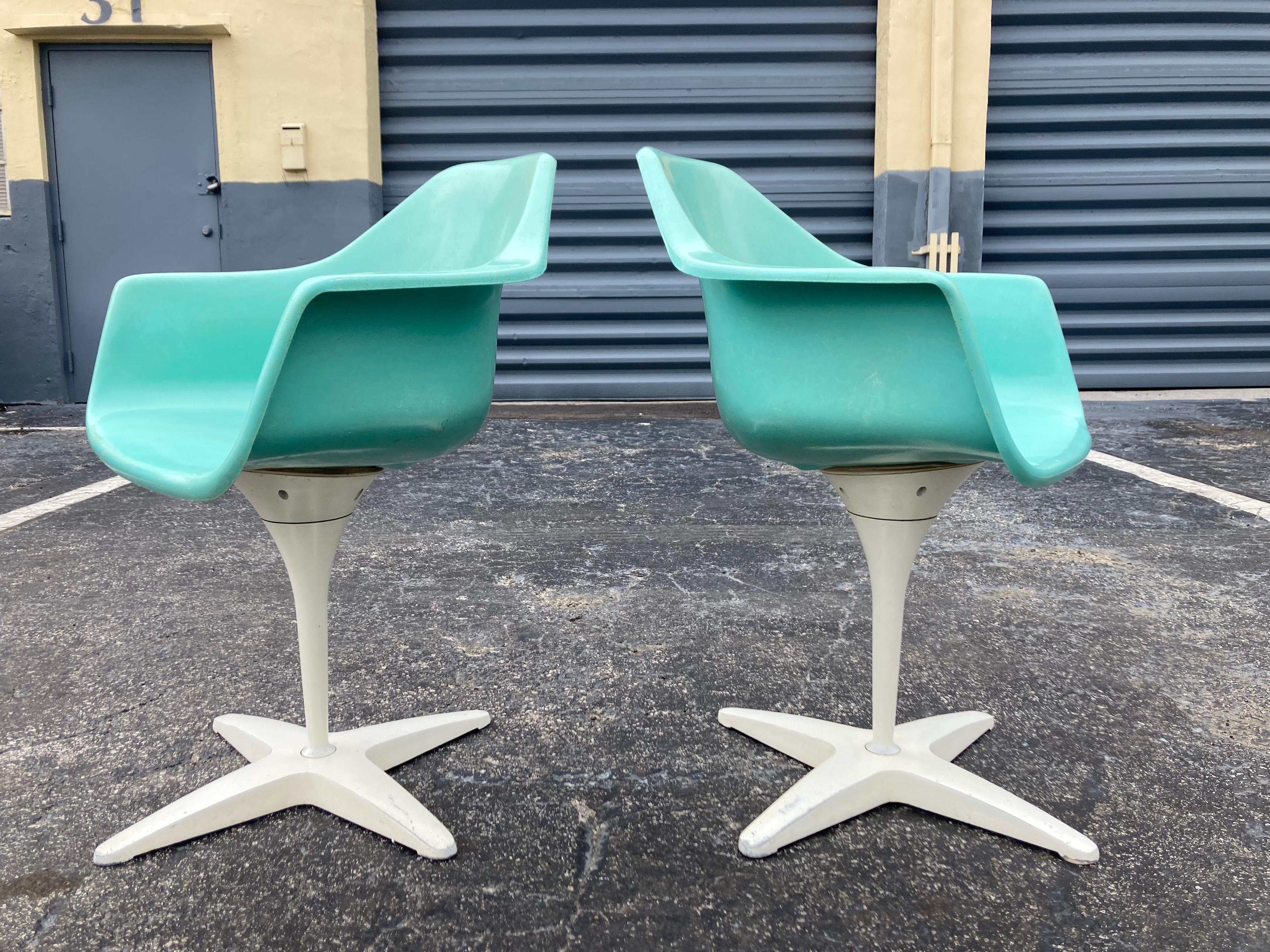 1960s Kitchen Dinette Set, Fiberglass Chairs, Turquoise, Round Table, USA For Sale 3