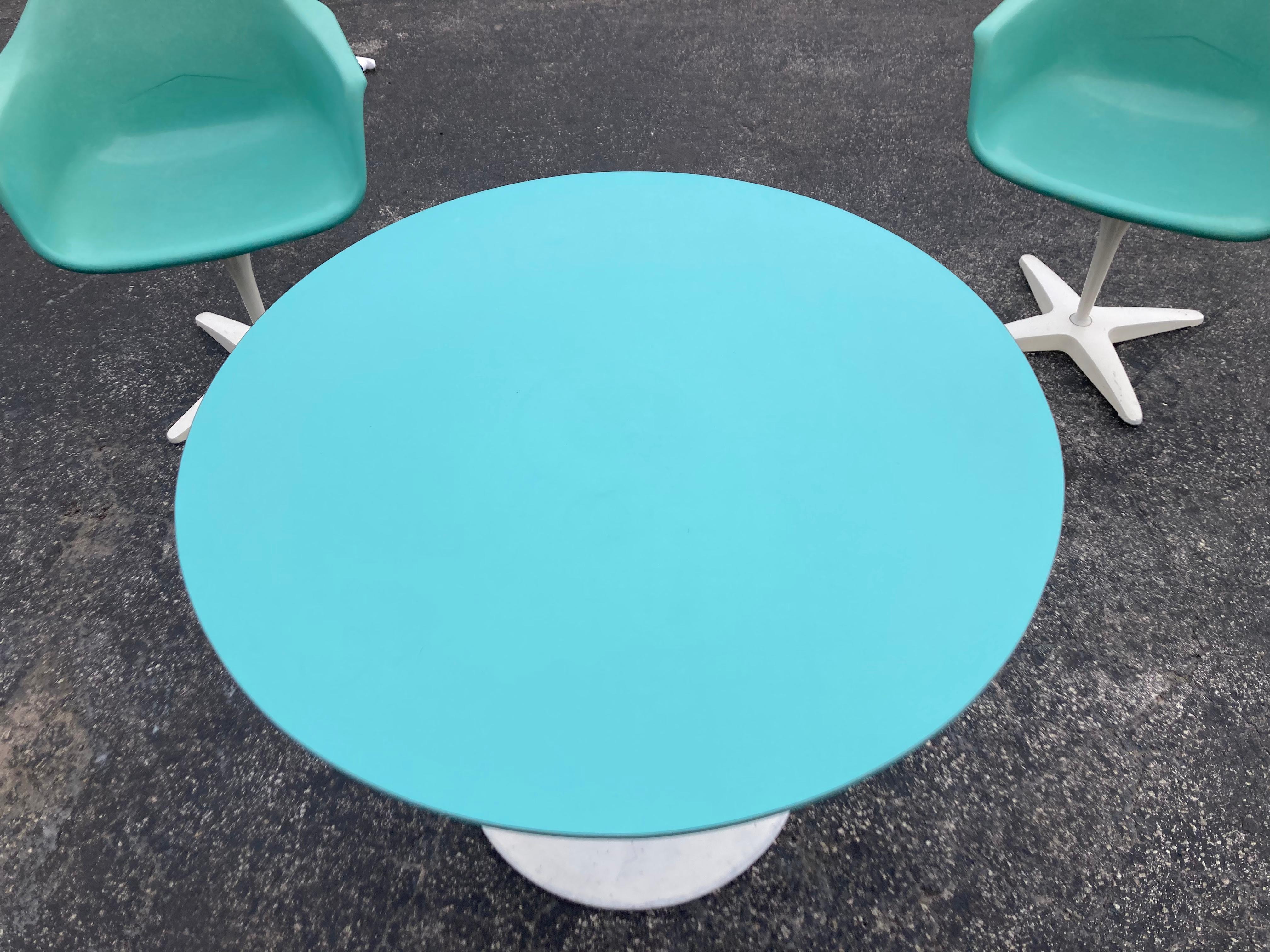 1960s Kitchen Dinette Set, Fiberglass Chairs, Turquoise, Round Table, USA For Sale 6