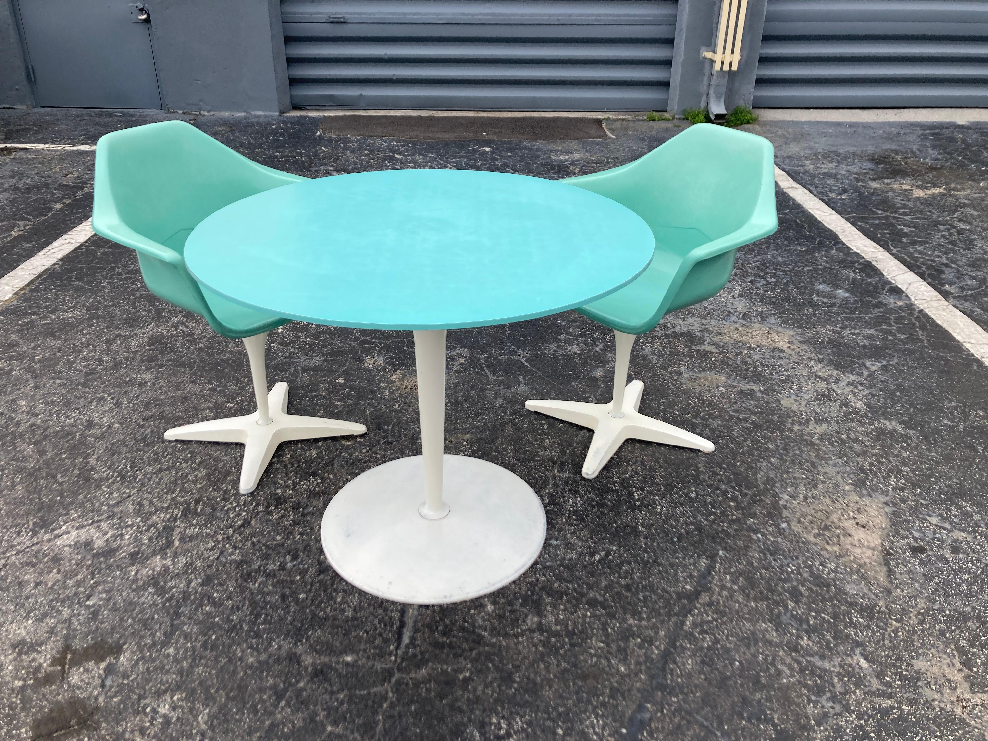 1960s Kitchen Dinette Set, Fiberglass Chairs, Turquoise, Round Table, USA For Sale 7