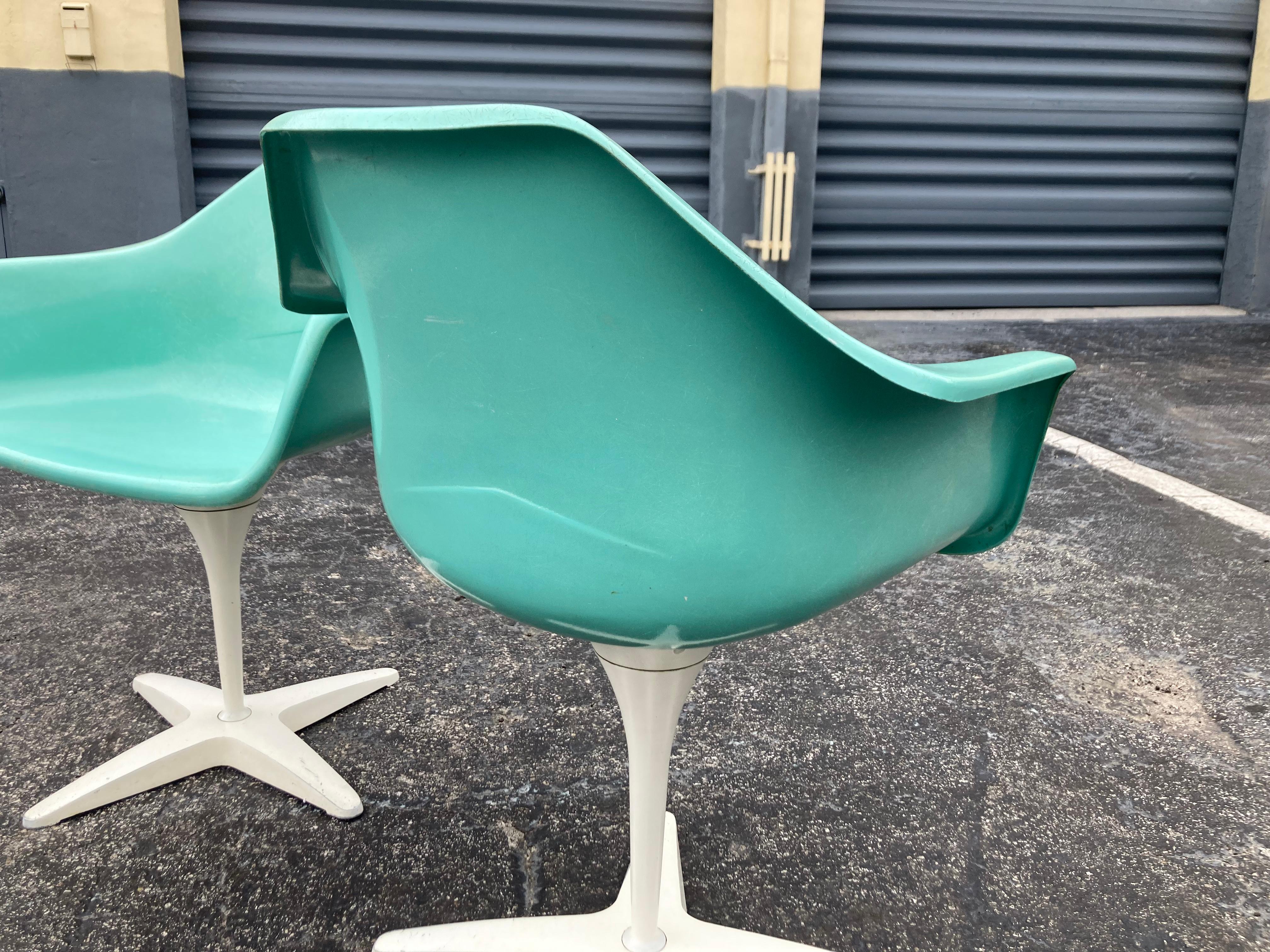 American 1960s Kitchen Dinette Set, Fiberglass Chairs, Turquoise, Round Table, USA For Sale
