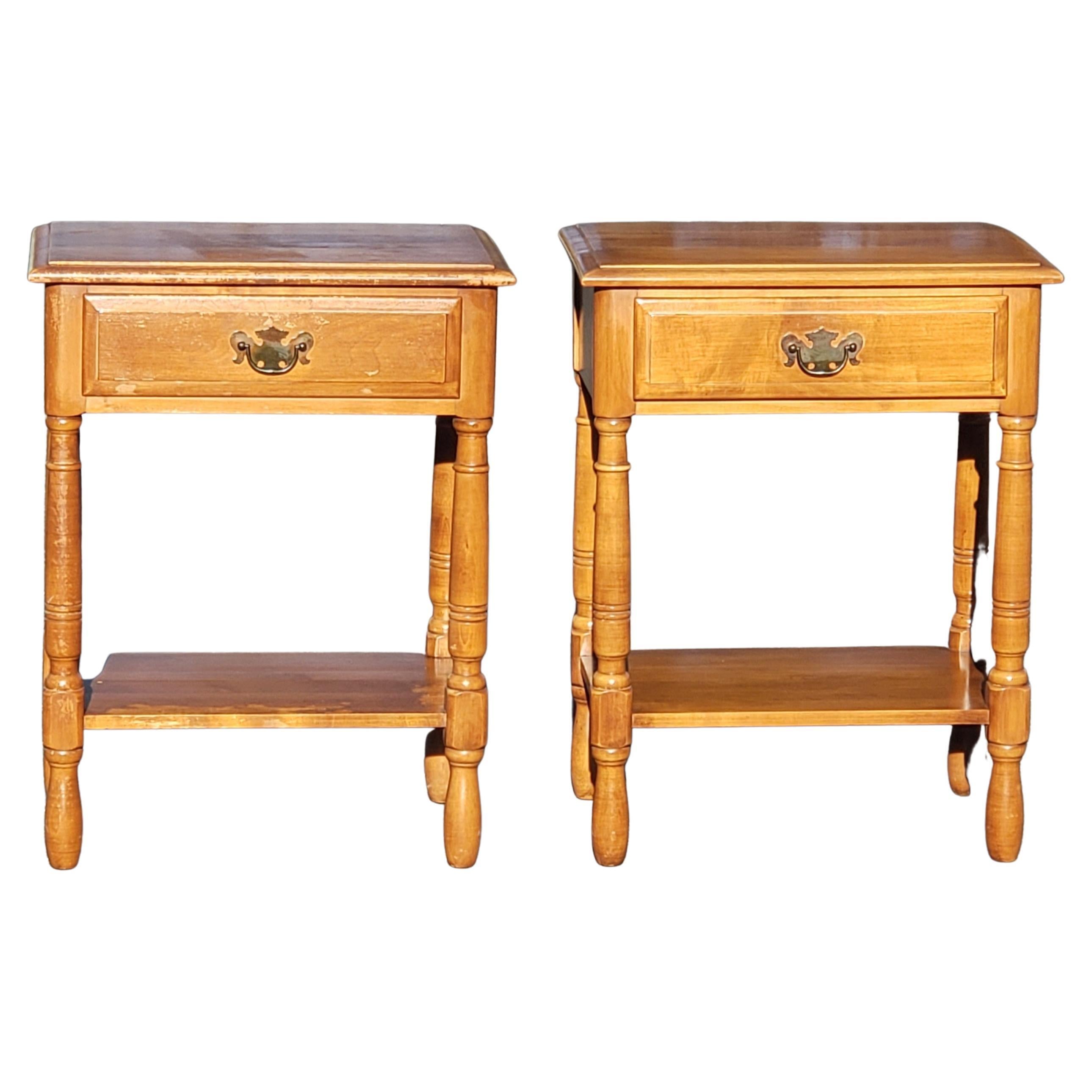 Brass 1950s Kling Solid Maple American Colonial Side Table Nighstands a Pair For Sale