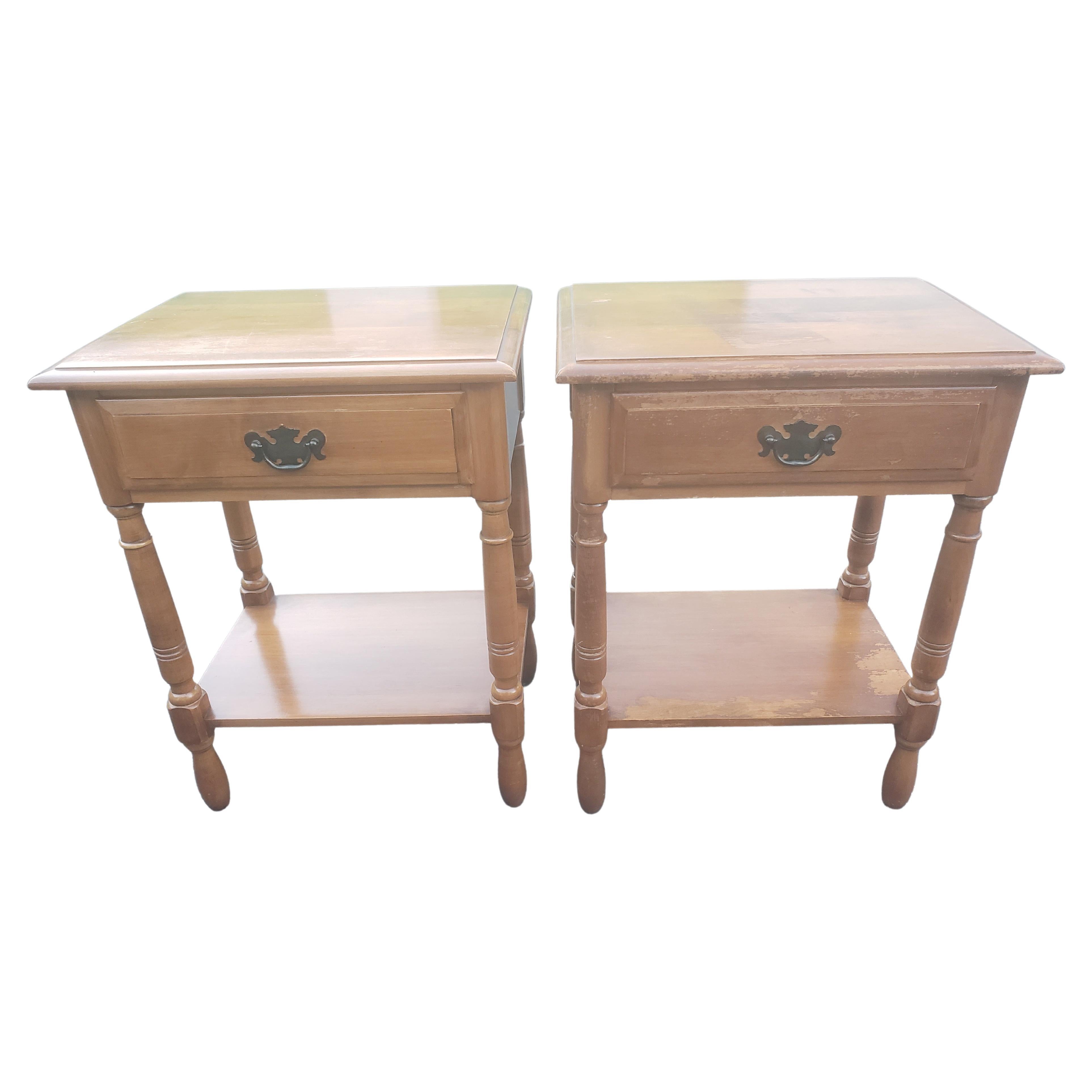 1950s Kling Solid Maple American Colonial Side Table Nighstands a Pair For Sale