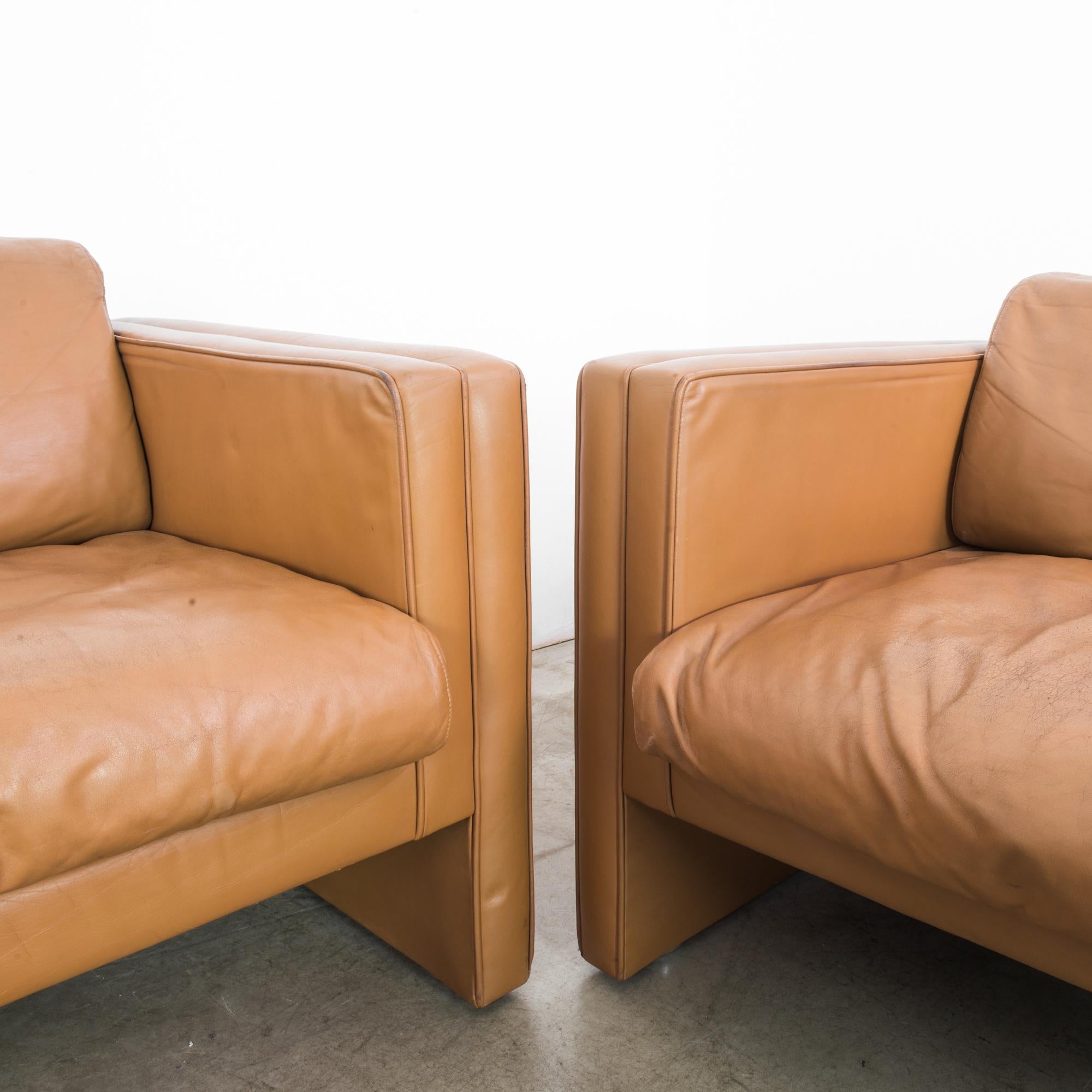 1960s Knoll Leather Sofas, a Pair 10