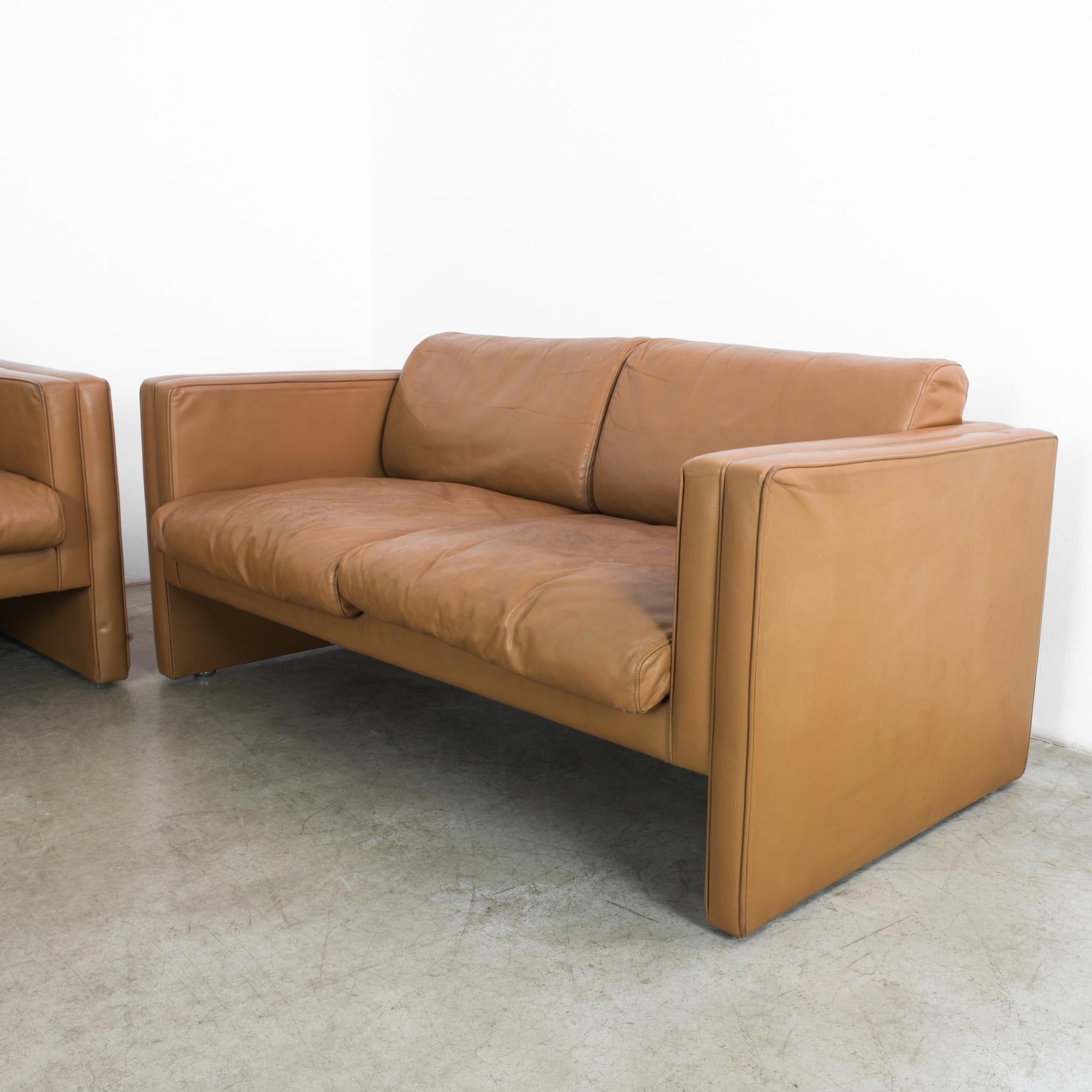 Mid-Century Modern 1960s Knoll Leather Sofas, a Pair
