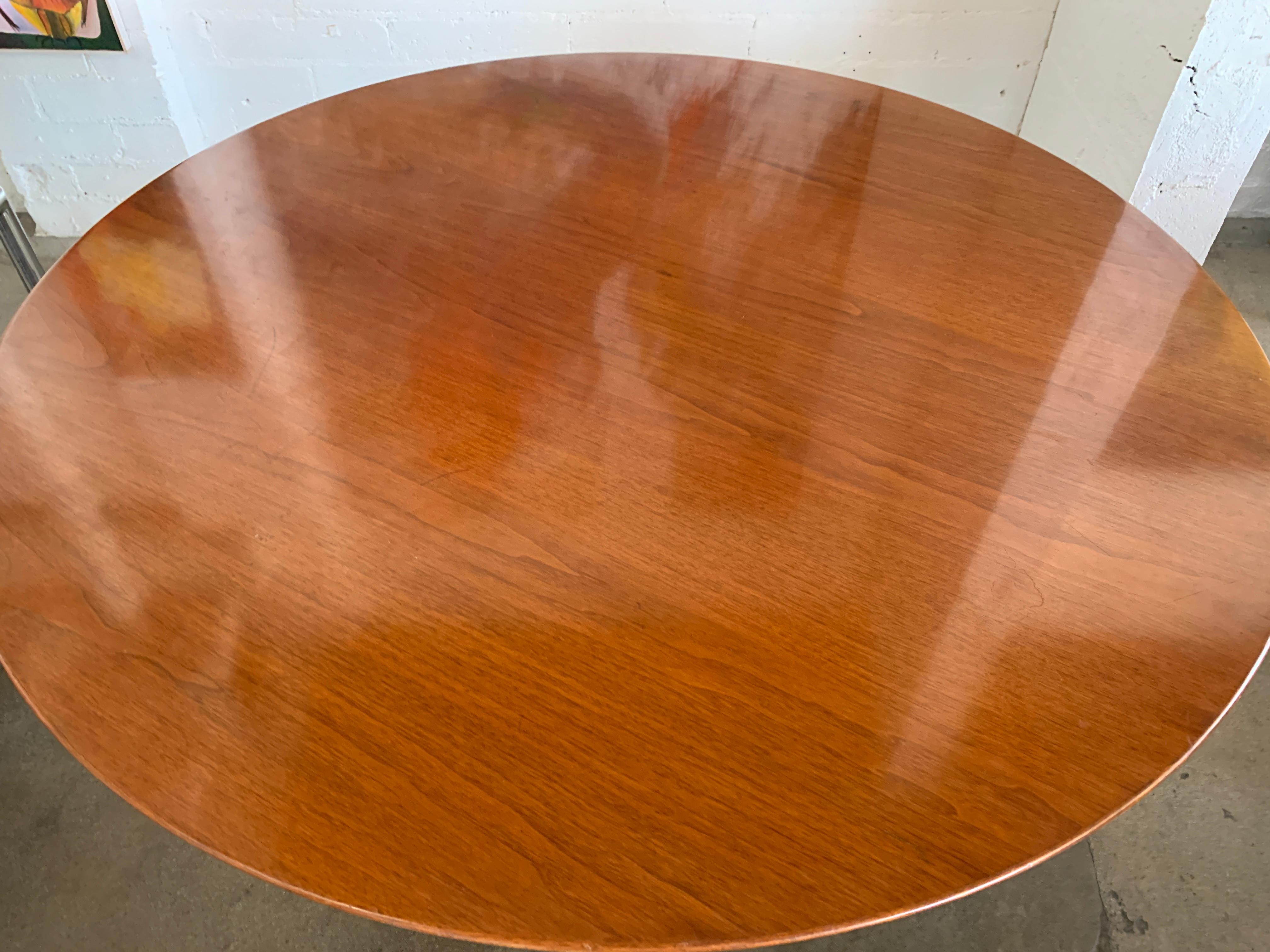 Mid-Century Modern 1960s Knoll Saarinen Round Tulip Table