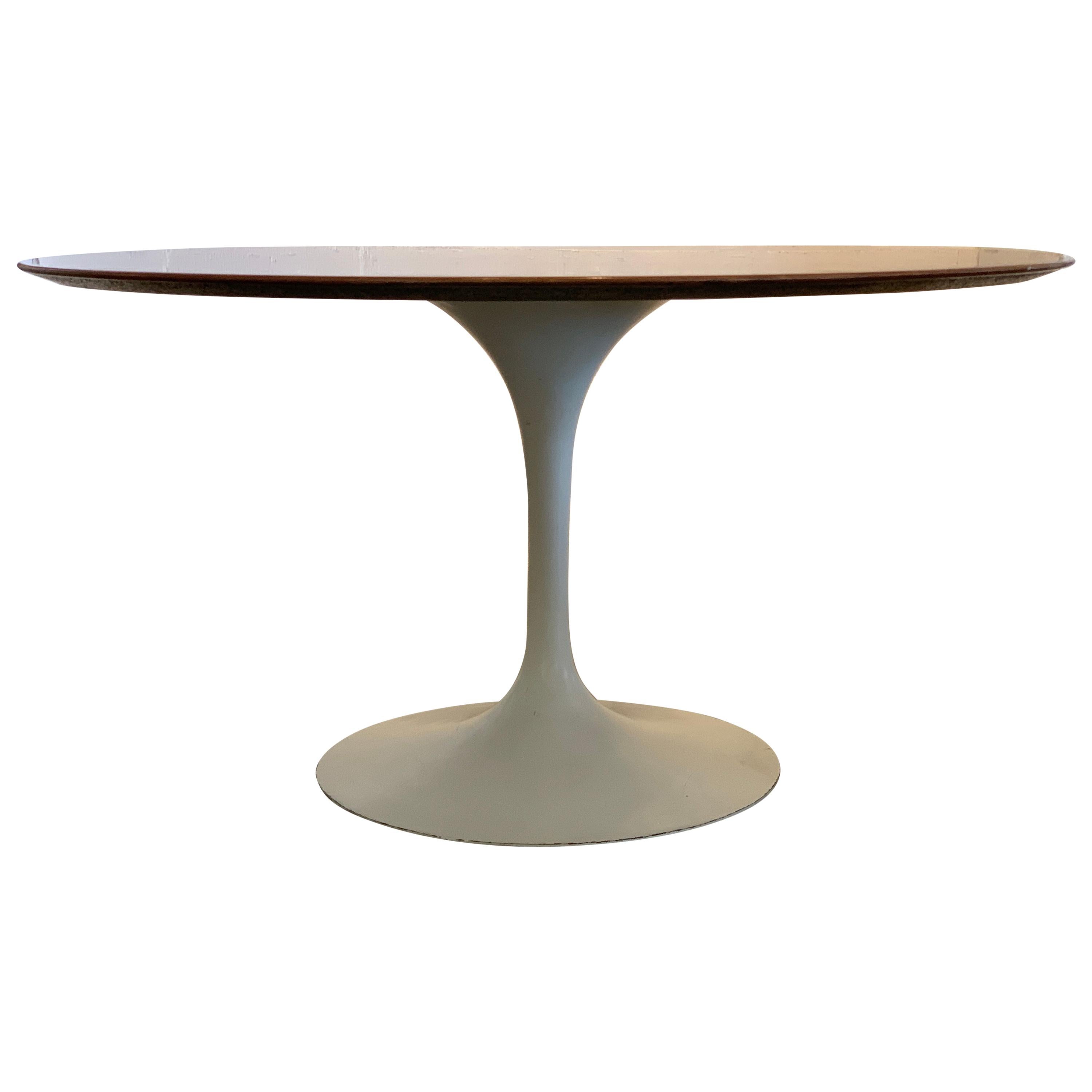 1960s Knoll Saarinen Round Tulip Table