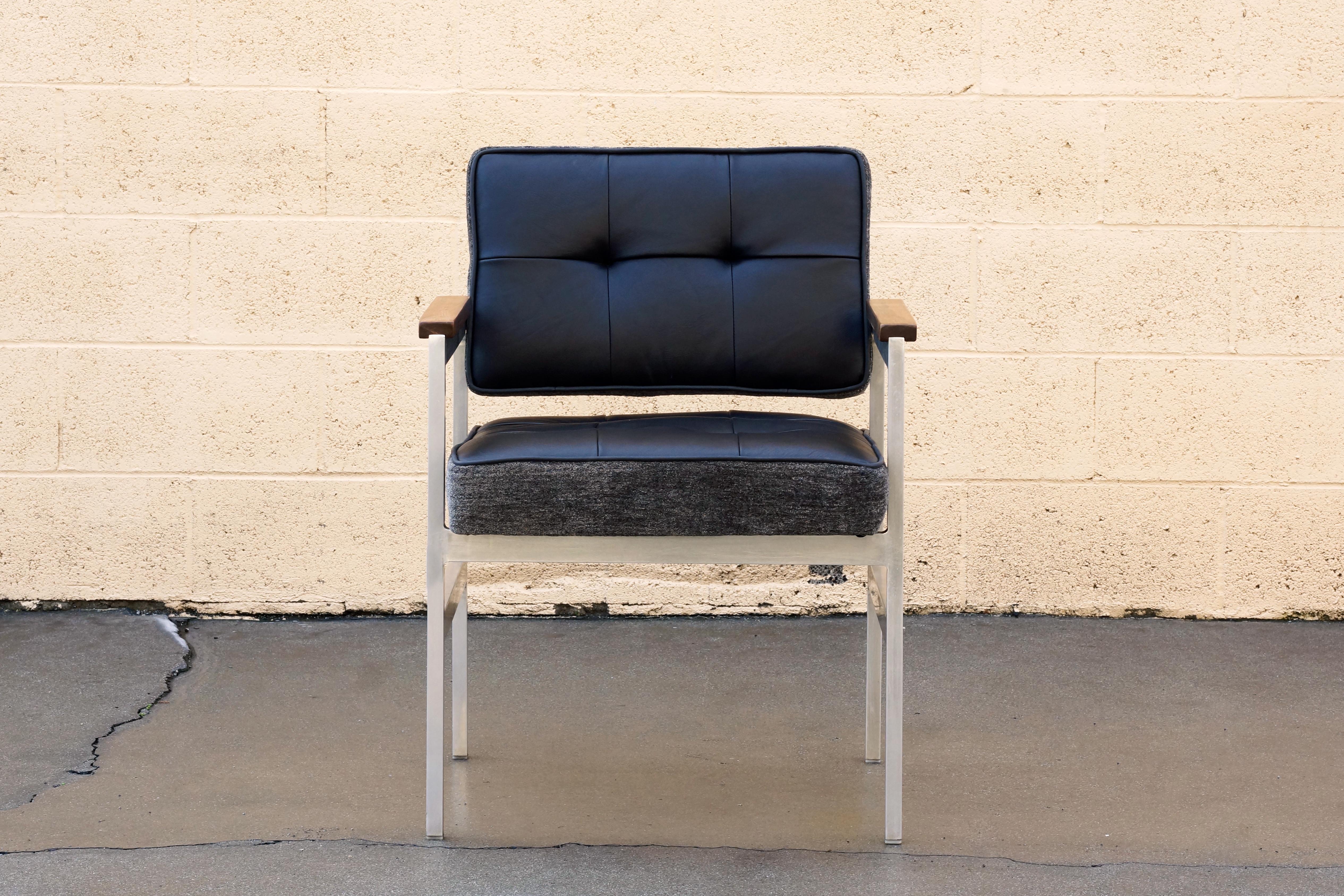 Mid-Century Modern 1960s Knoll Style Armchair in Aluminium, Leather and Walnut