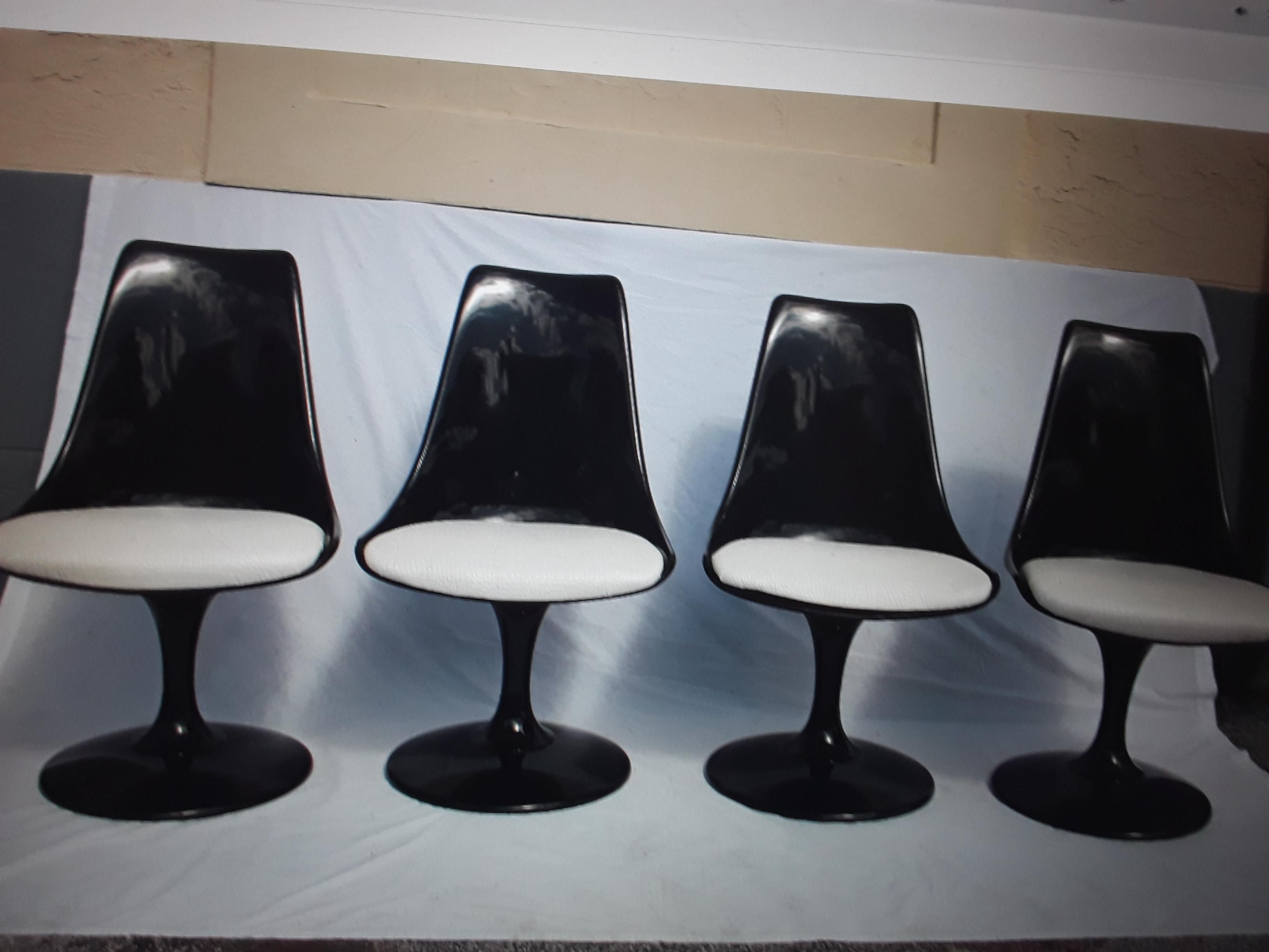 1960's Knoll Style Black 5 Piece Dining Set Black Glass Scoop Back Seats For Sale 3