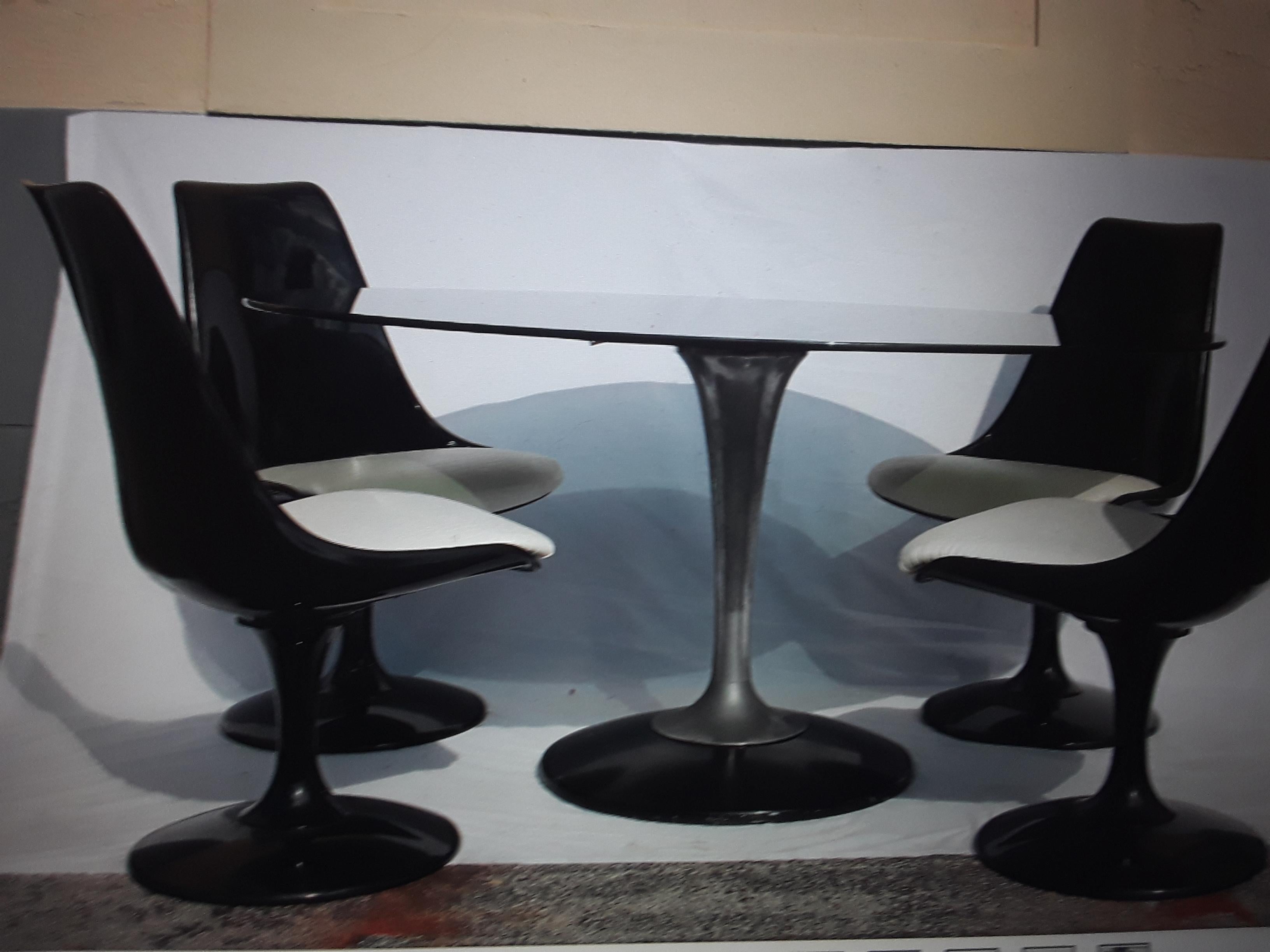 1960's Knoll Style Black 5 Piece Dining Set Black Glass Scoop Back Seats For Sale 4