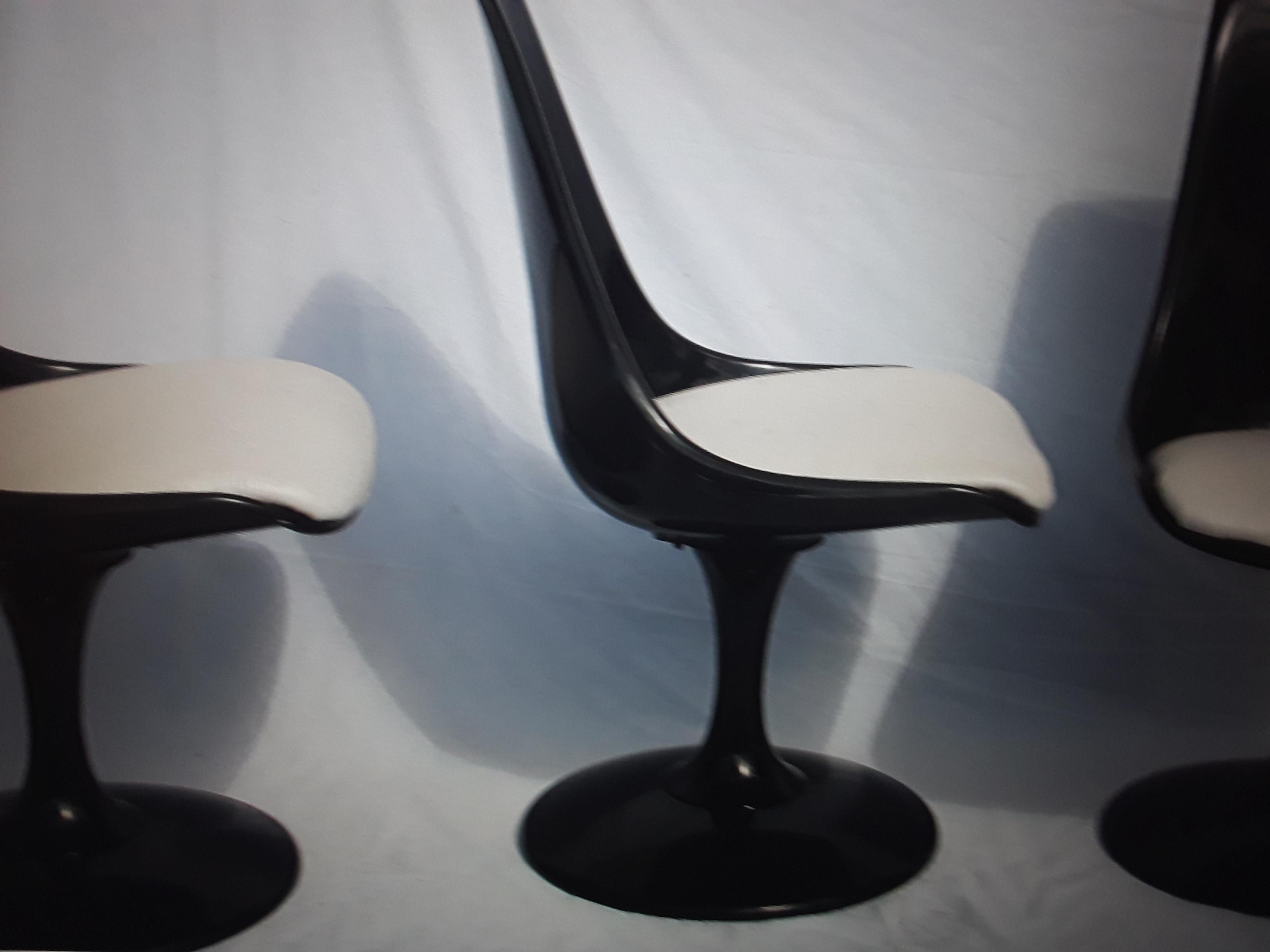 1960's Knoll Style Black 5 Piece Dining Set Black Glass Scoop Back Seats In Good Condition For Sale In Opa Locka, FL