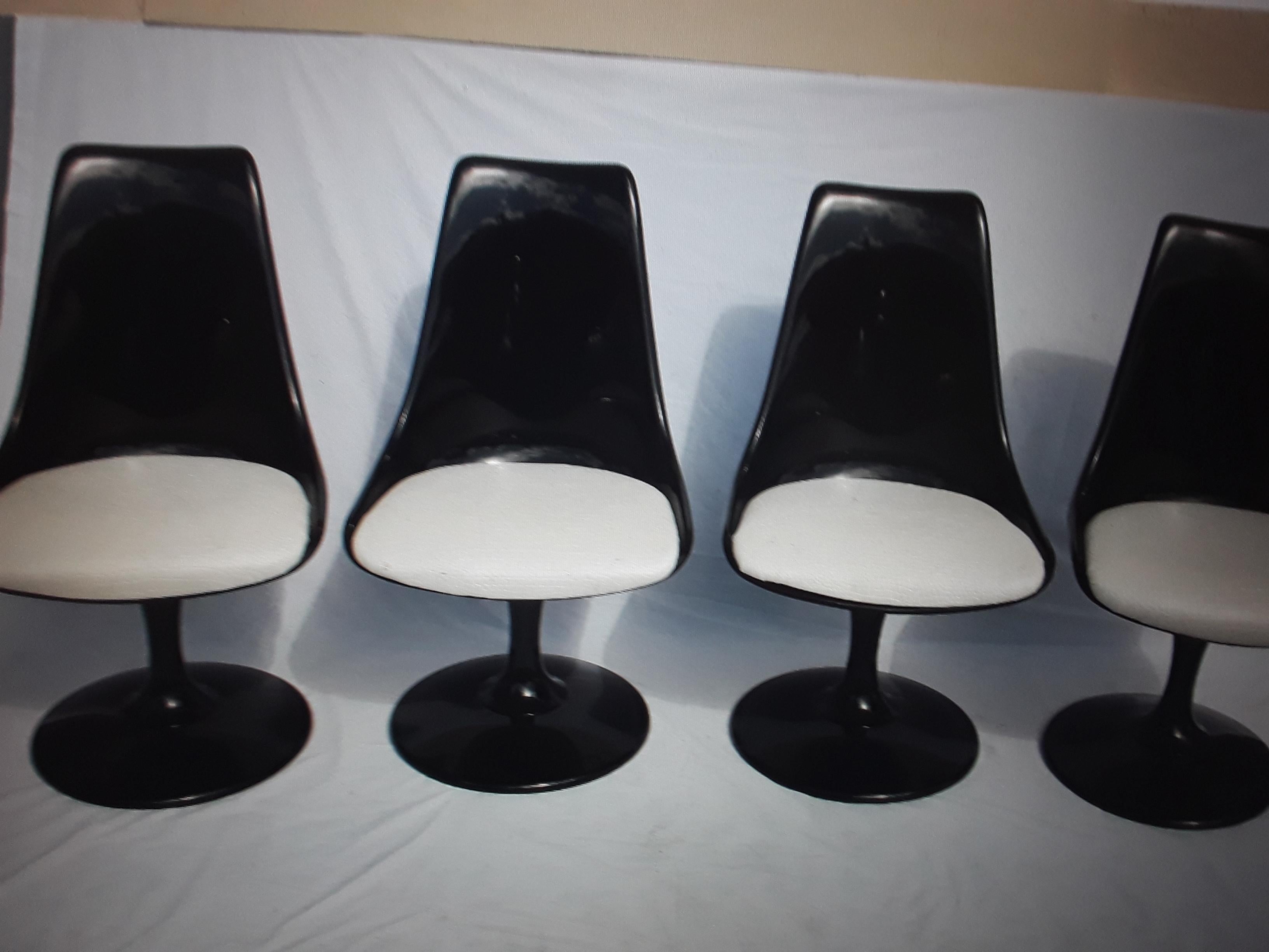 1960's Knoll Style Black 5 Piece Dining Set Black Glass Scoop Back Seats For Sale 2