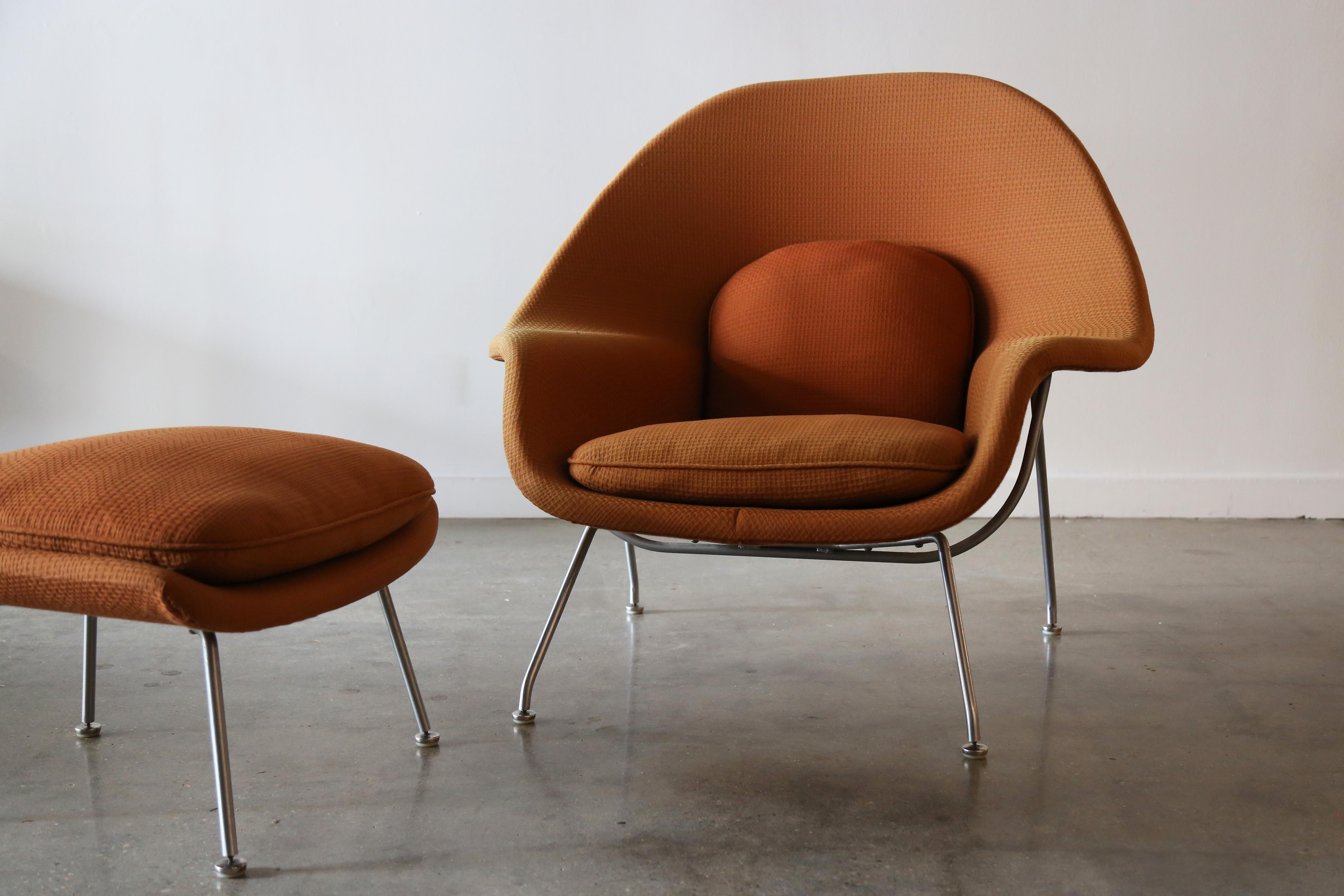 Mid-Century Modern 1960s Knoll Womb Chair and Ottoman Designed by Eero Saarinen Mid Century Modern
