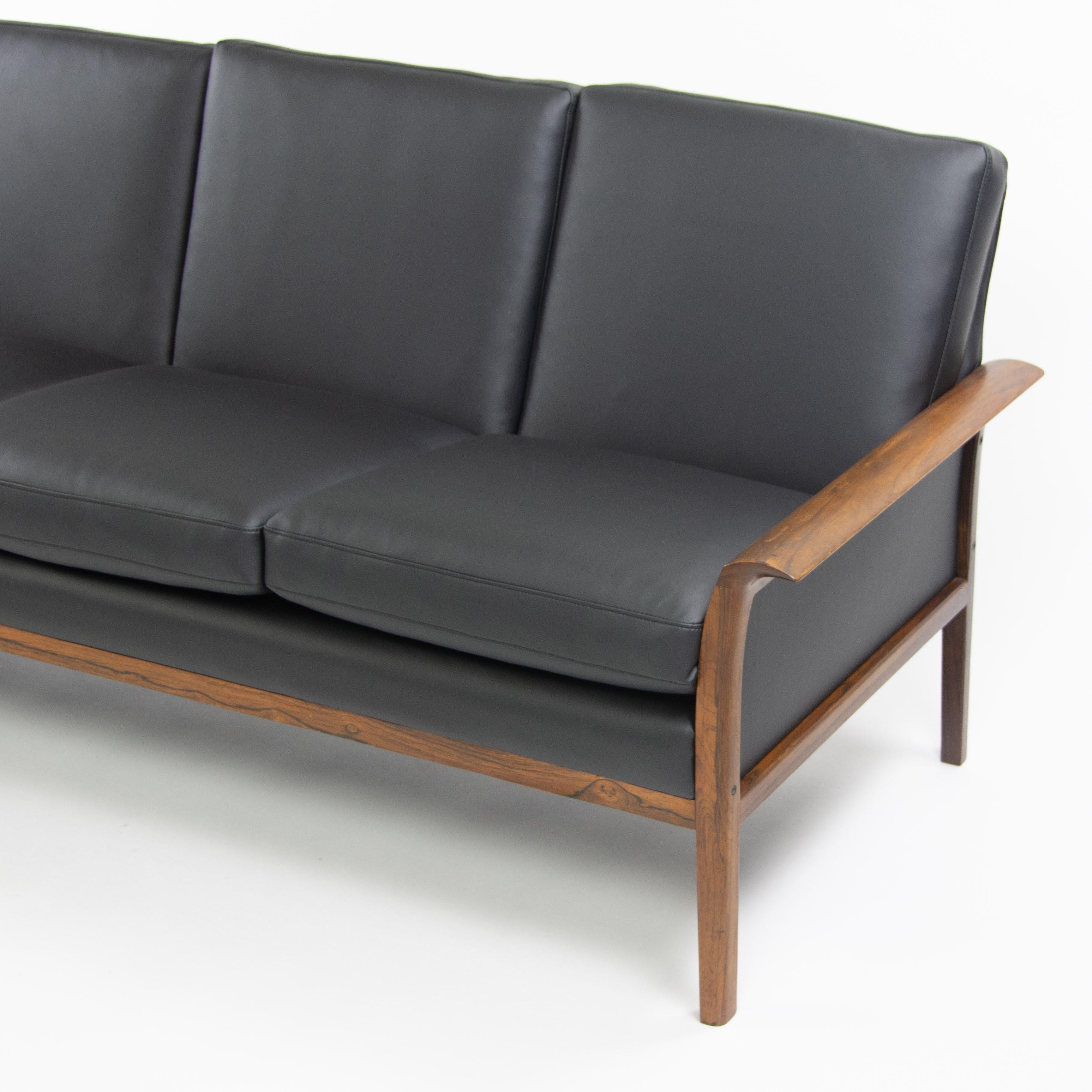 1960er Knut Saeter Rosenholz-Sofa für Vatne Mobler Norwegen, neu, schwarze Polsterung (Moderne) im Angebot
