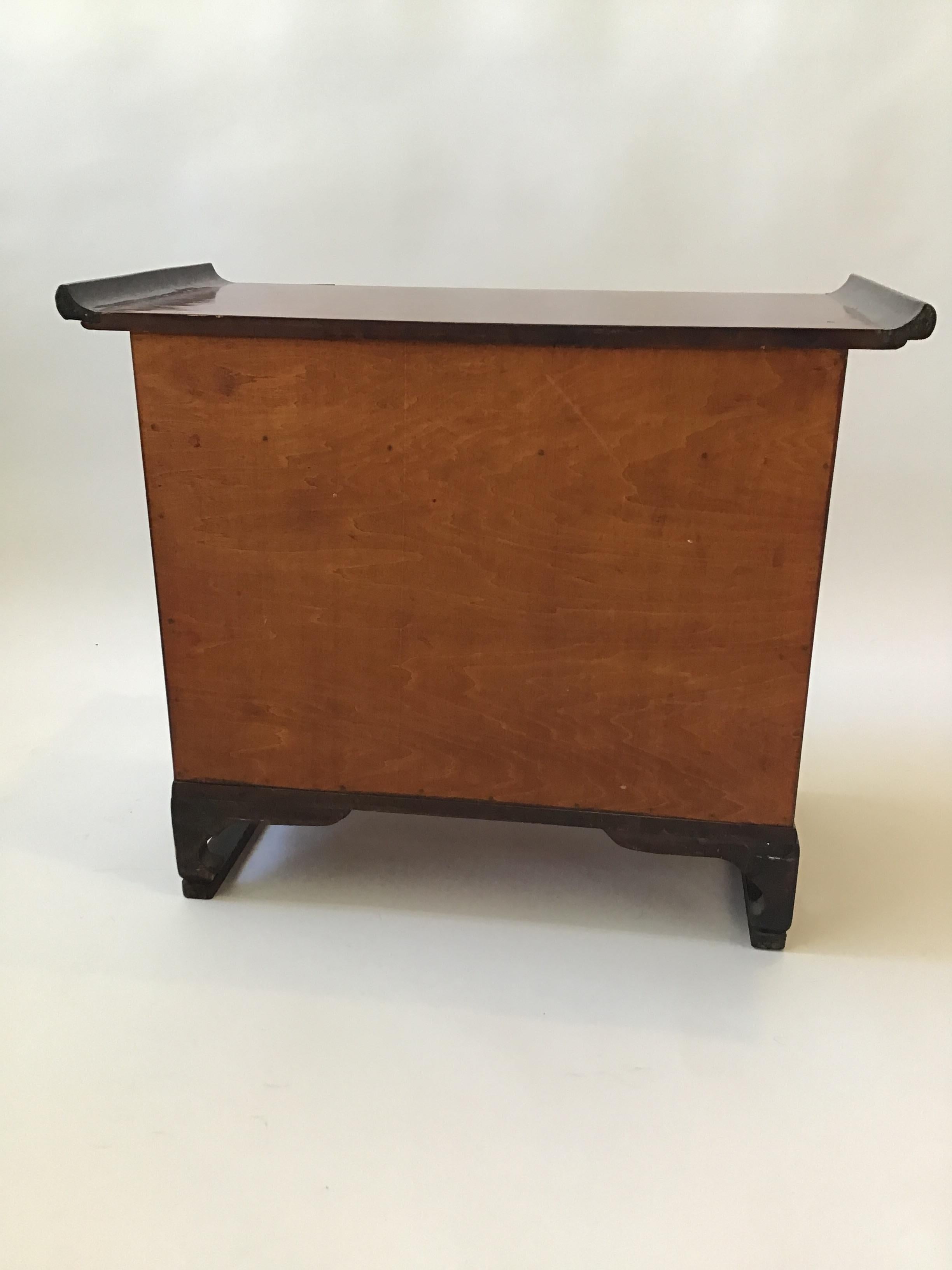 1960s Korean Butterfly Chest or Side Table In Good Condition In Tarrytown, NY