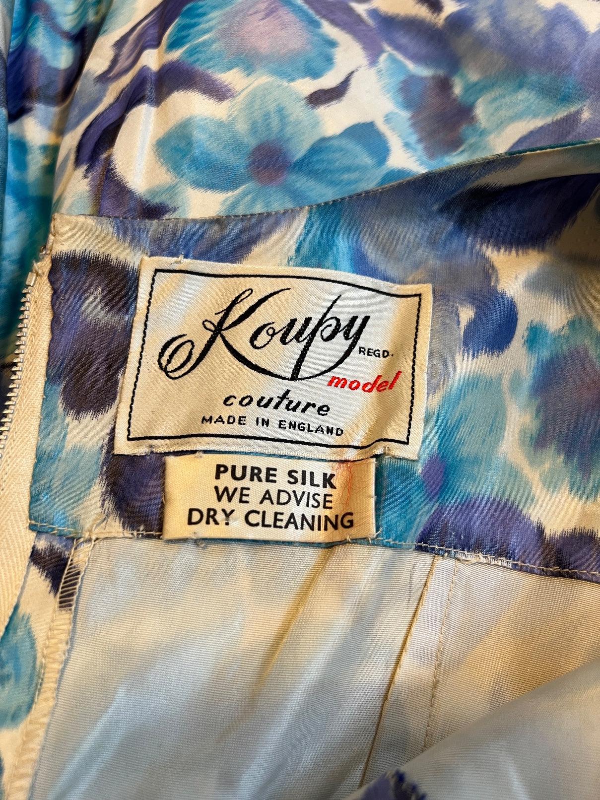 1960er Jahre Koupy Couture Blaues geblümtes Seidenkleid im Angebot 1