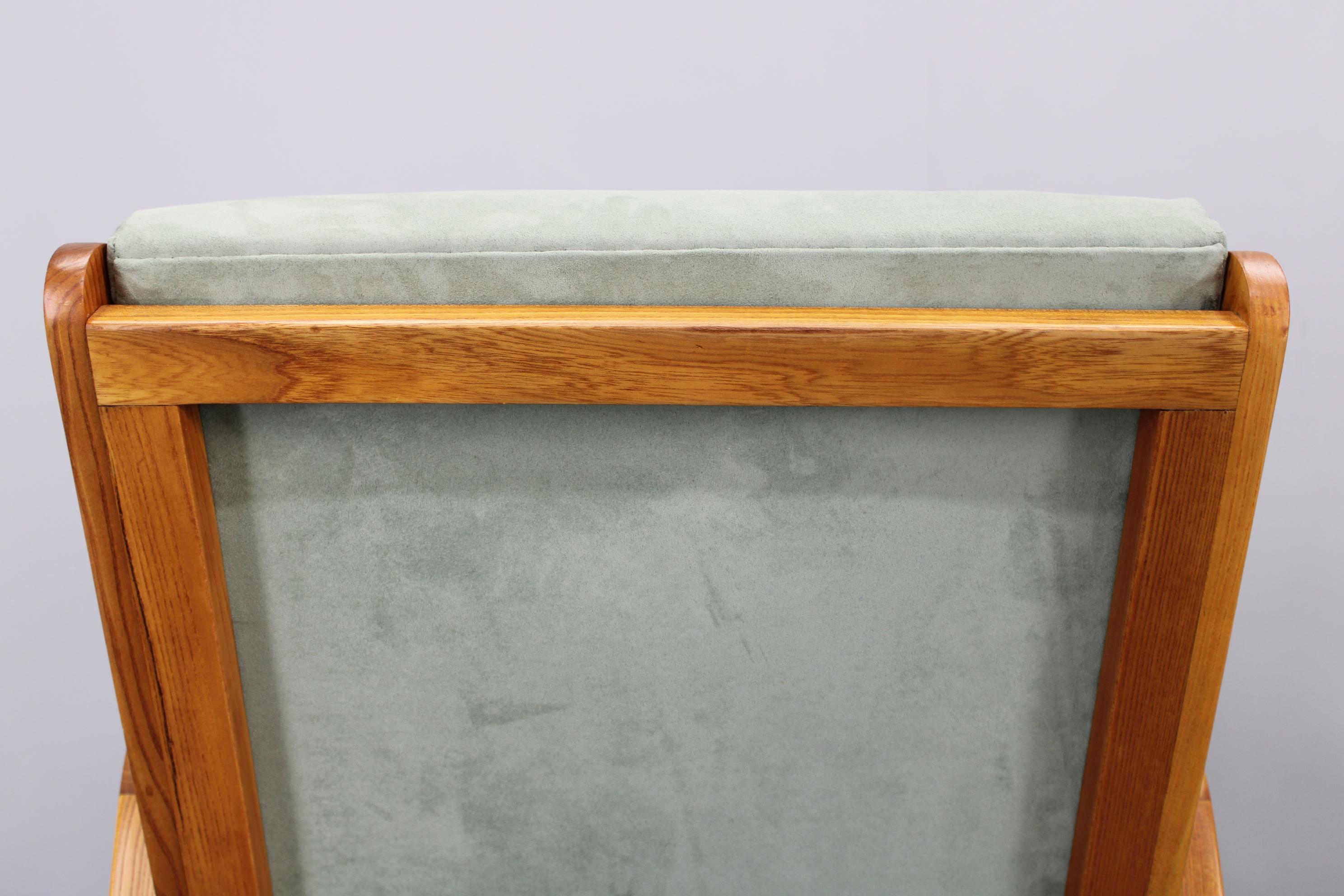 1960 Kozelka and Kropacek Coppia di poltrone in Oak restaurate, modello raro in vendita 3