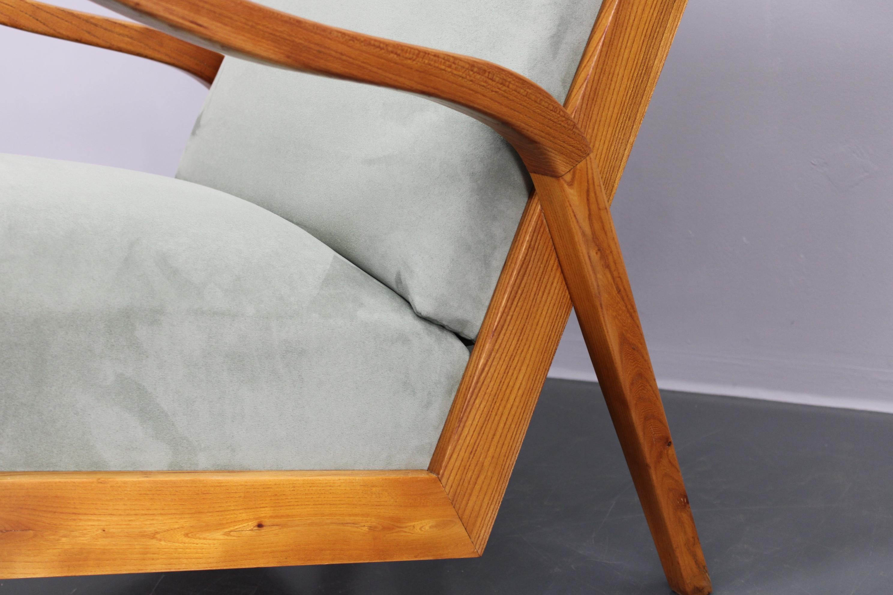 1960 Kozelka and Kropacek Coppia di poltrone in Oak restaurate, modello raro in vendita 5
