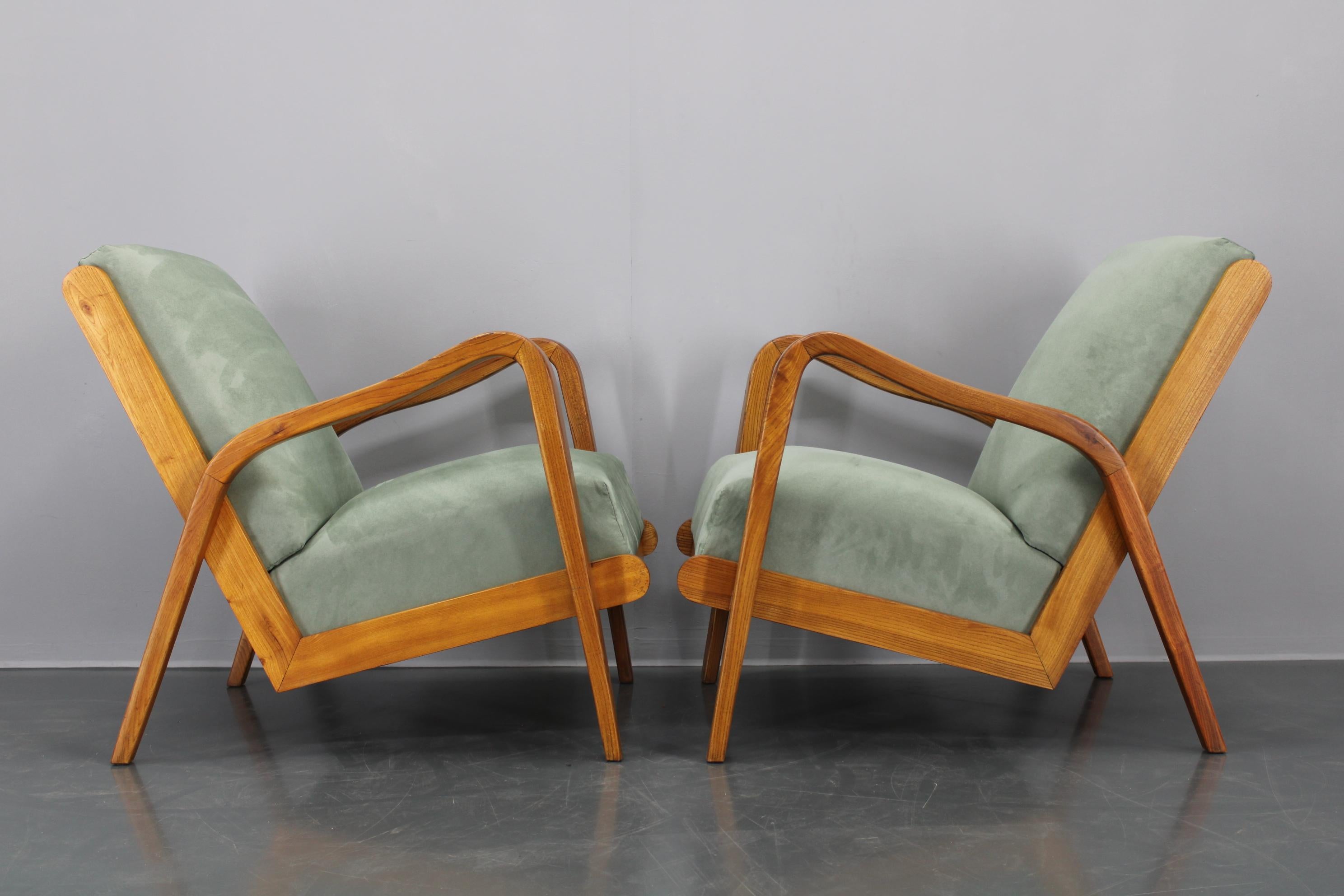 1960 Kozelka and Kropacek Coppia di poltrone in Oak restaurate, modello raro in vendita 13