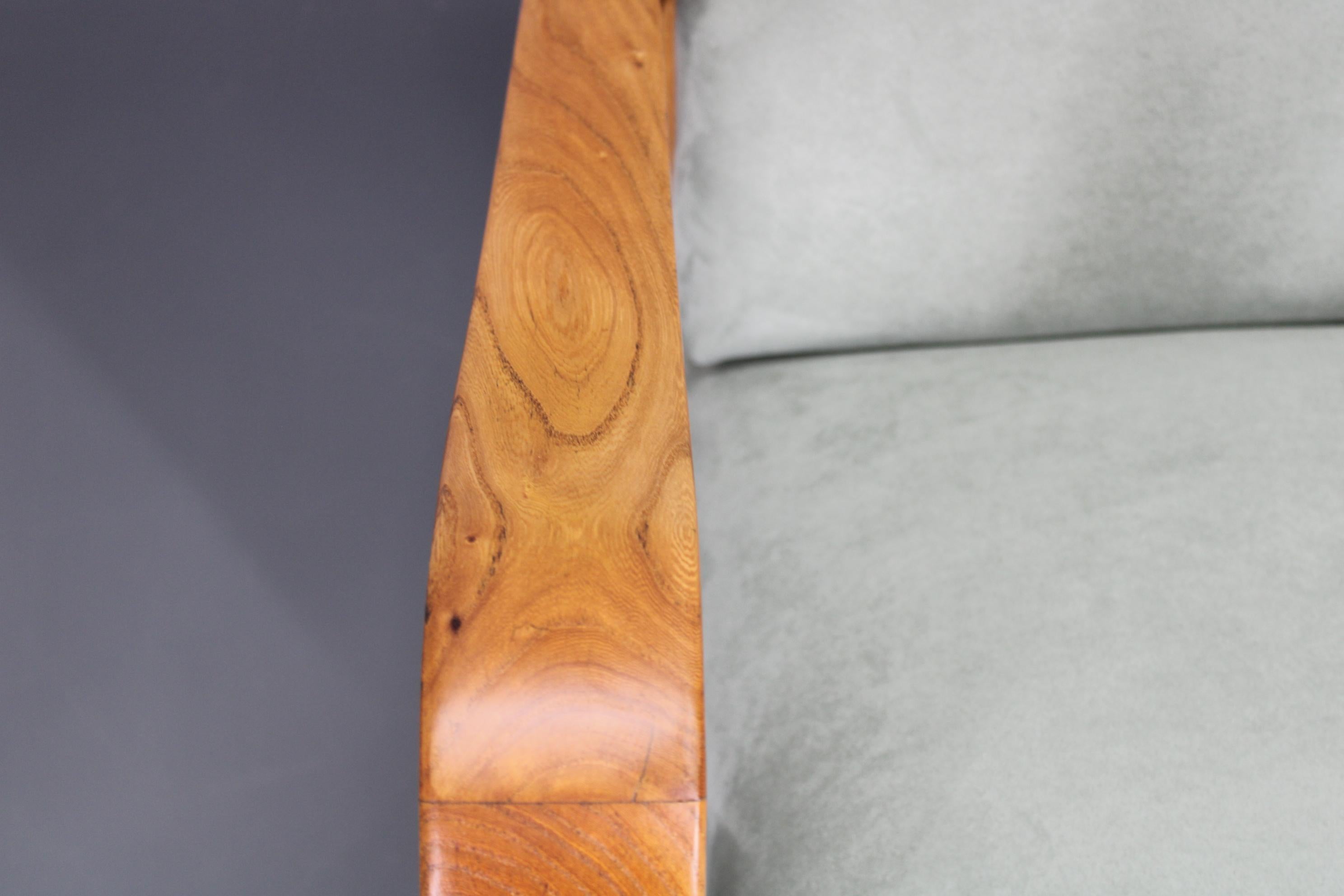 1960 Kozelka and Kropacek Coppia di poltrone in Oak restaurate, modello raro in vendita 1