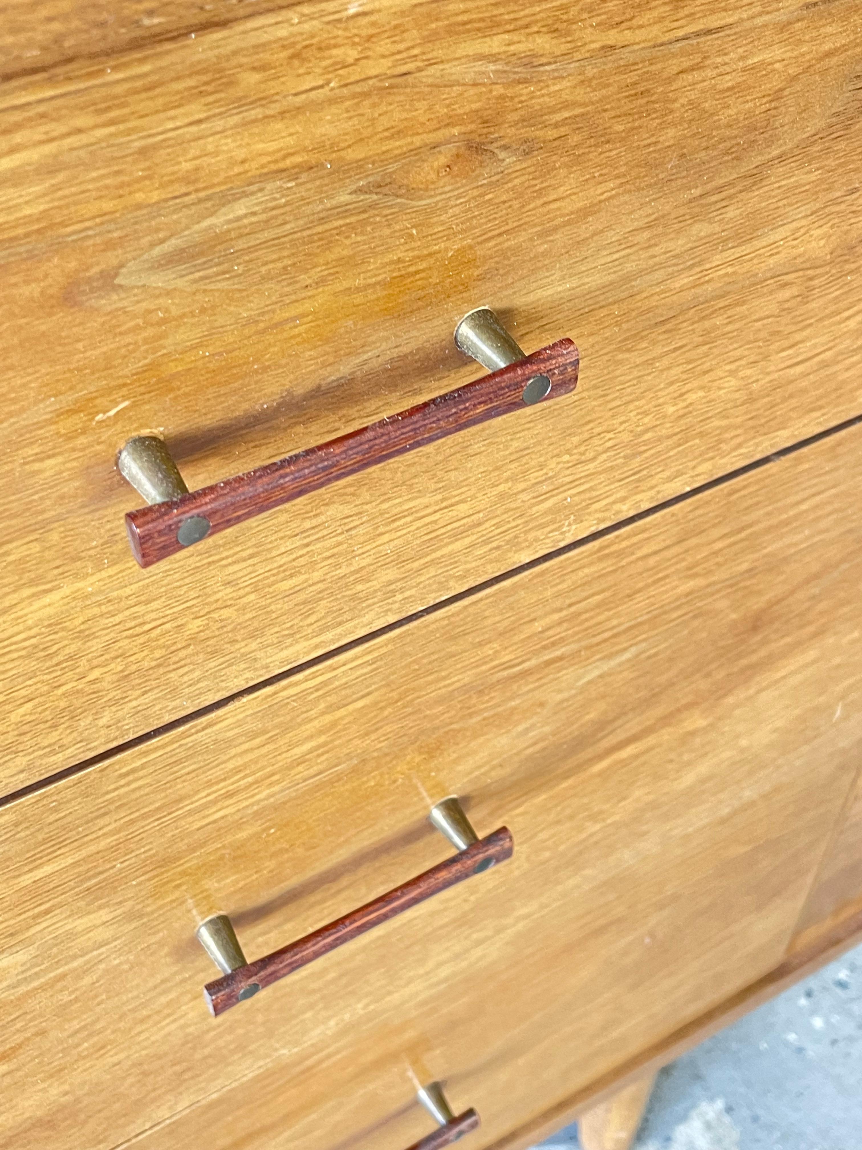 1960s Kroehler Mid-Century Modern Walnut Lowboy Dresser with Rosewood Handles In Good Condition For Sale In Las Vegas, NV