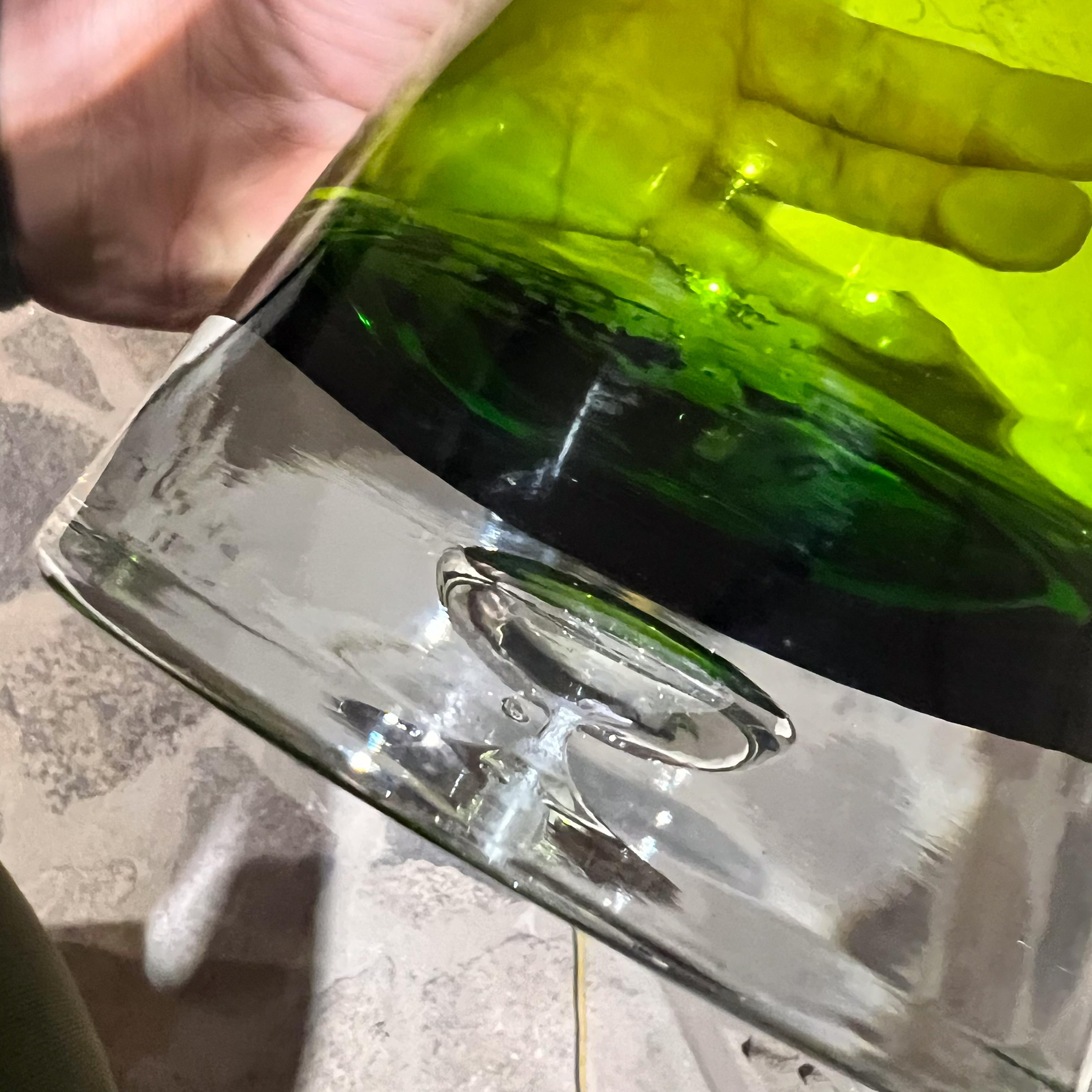 Vase vert Krosno des années 1960, verre d'art effilé Pologne en vente 4