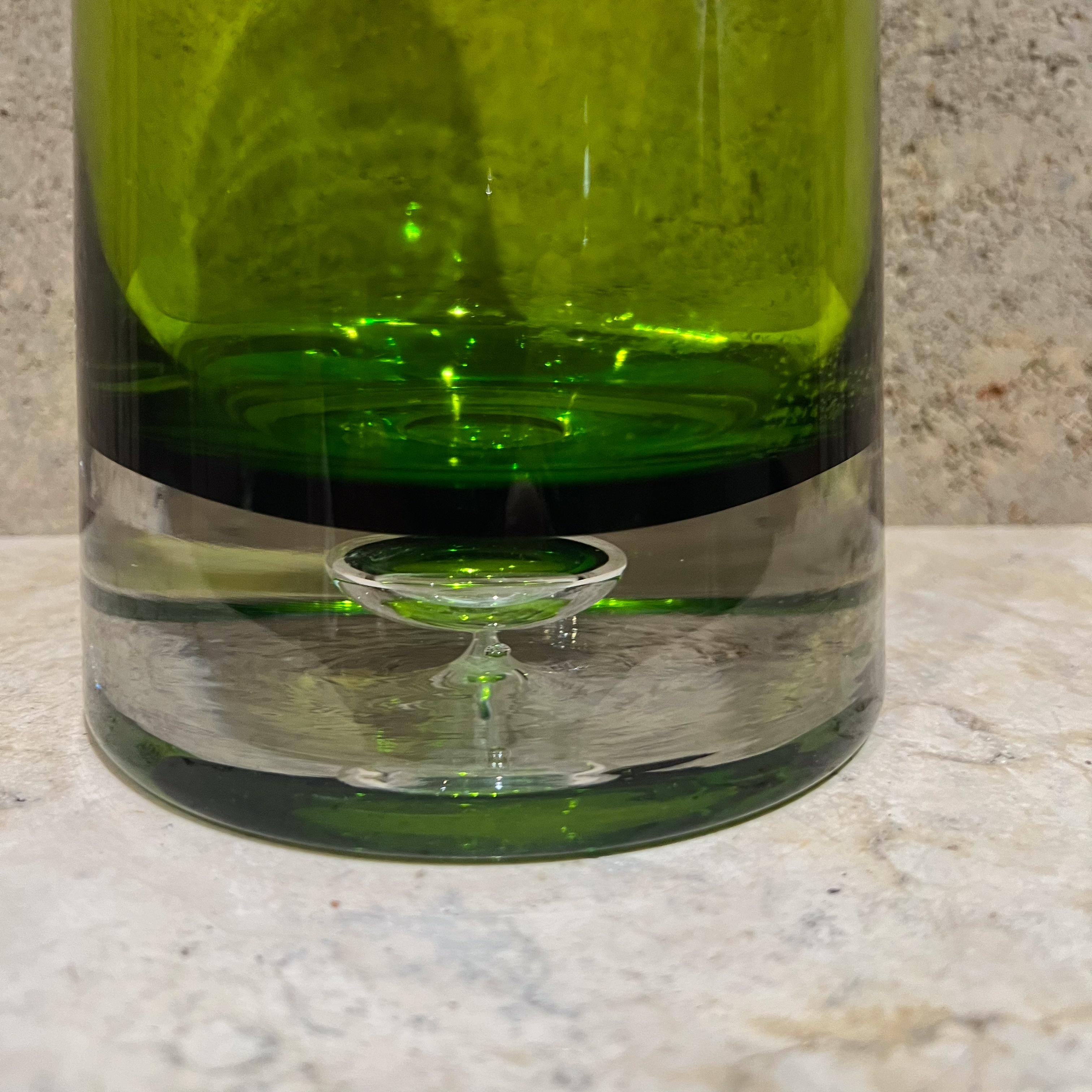 Polonais Vase vert Krosno des années 1960, verre d'art effilé Pologne en vente