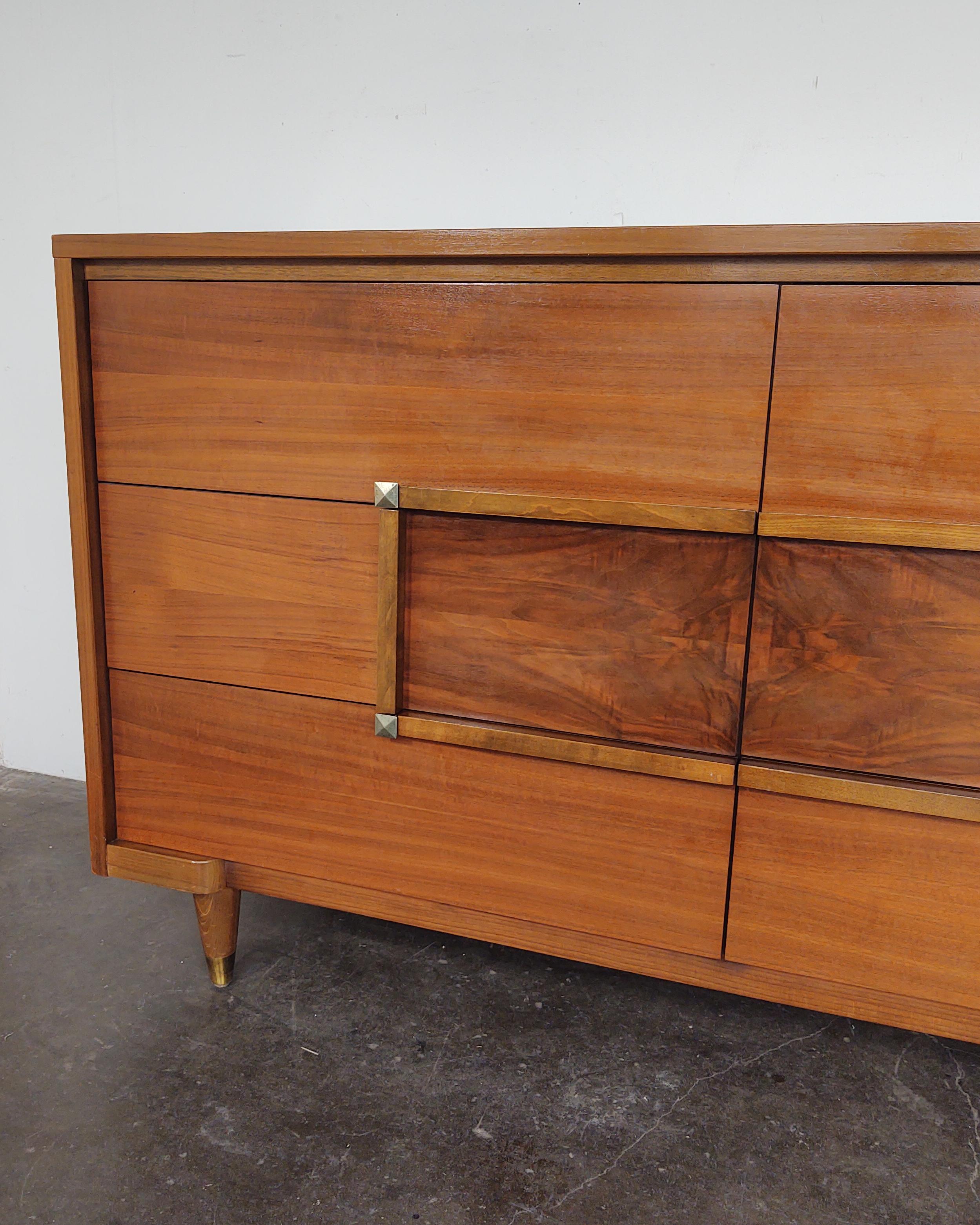 la period dresser