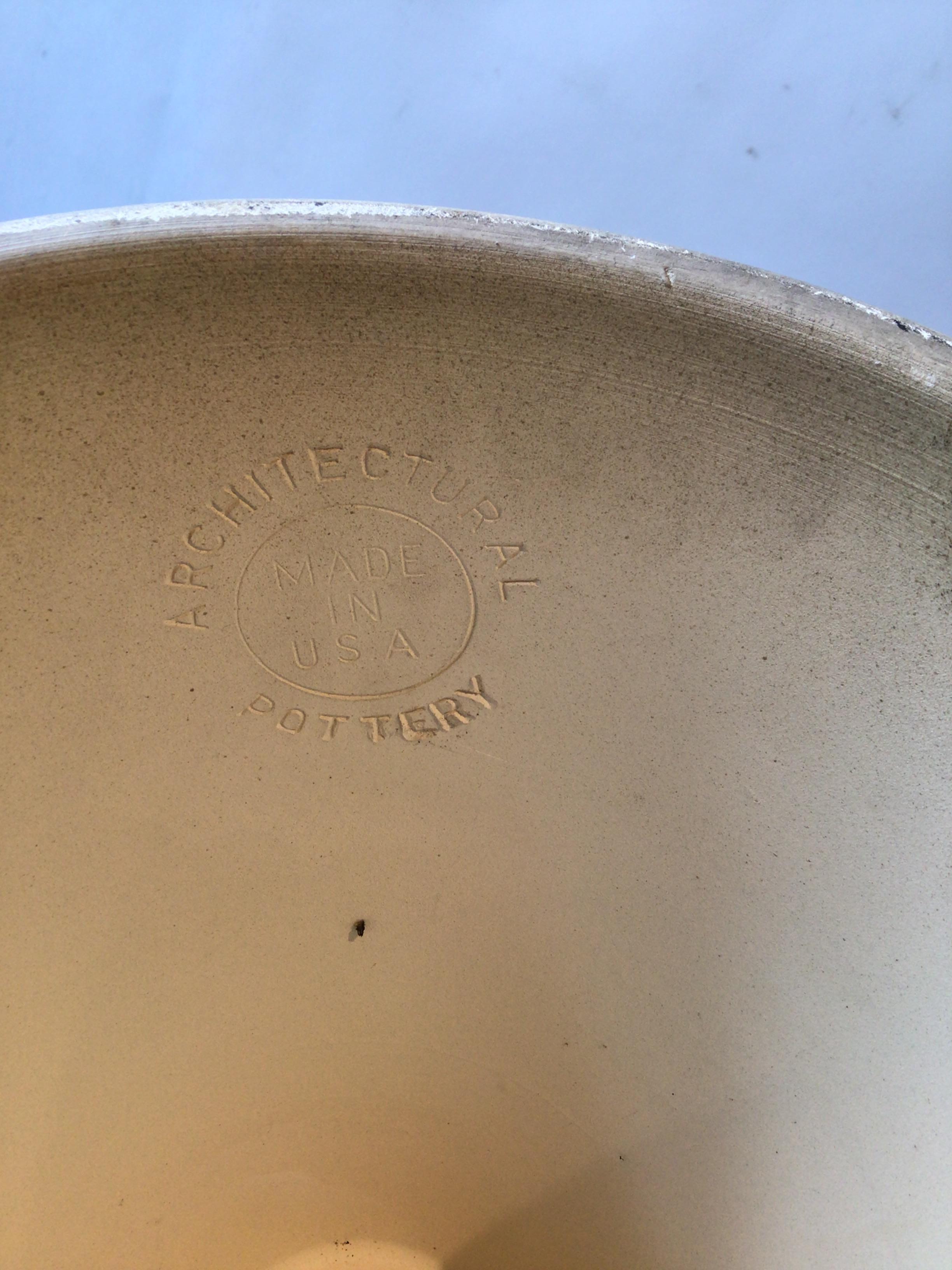 Grüner Sanduhr-Pflanzgefäß von Lagardo Tackett für Architectural Pottery aus den 1960er Jahren (Keramik) im Angebot