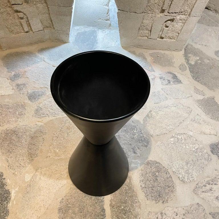 Metà XX secolo Fioriera a clessidra Lagardo Tackett del 1960 Architectural Pottery CA in vendita