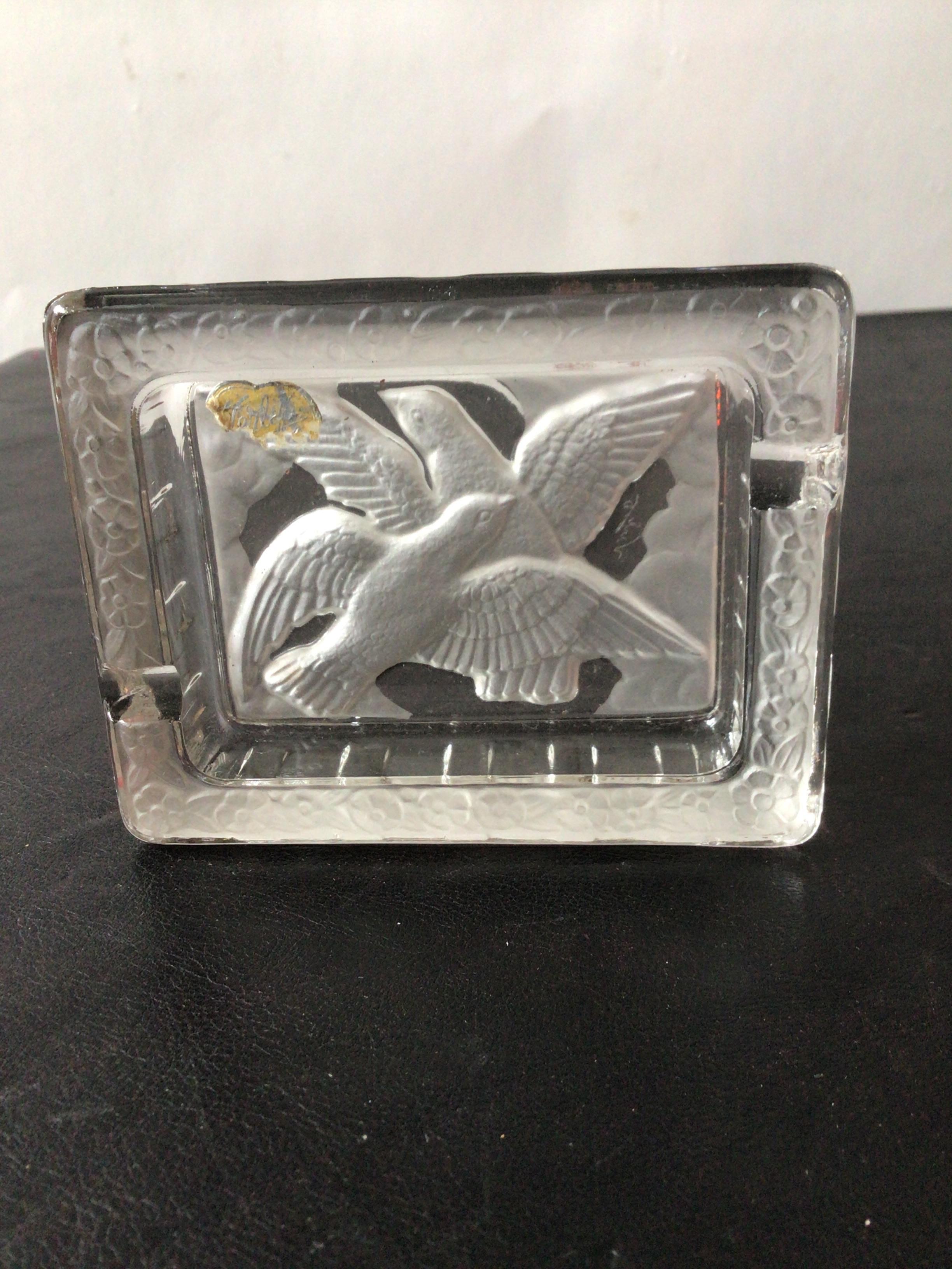 1960s Lalique Dove Ashtray In Good Condition For Sale In Tarrytown, NY