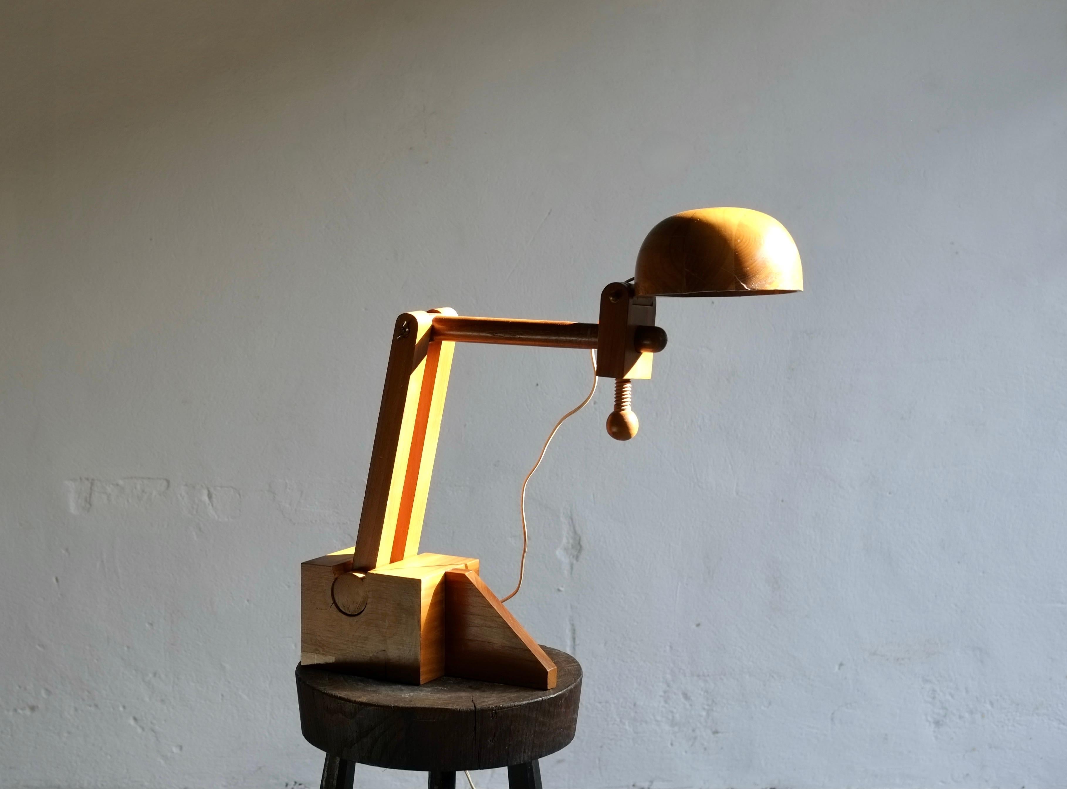 An adjustable solid wood desk lamp by Italian designer Paolo Pallucco for Pallucco, Roma, circa 1960's.

Oversized scale, the lamp is in very good vintage condition.