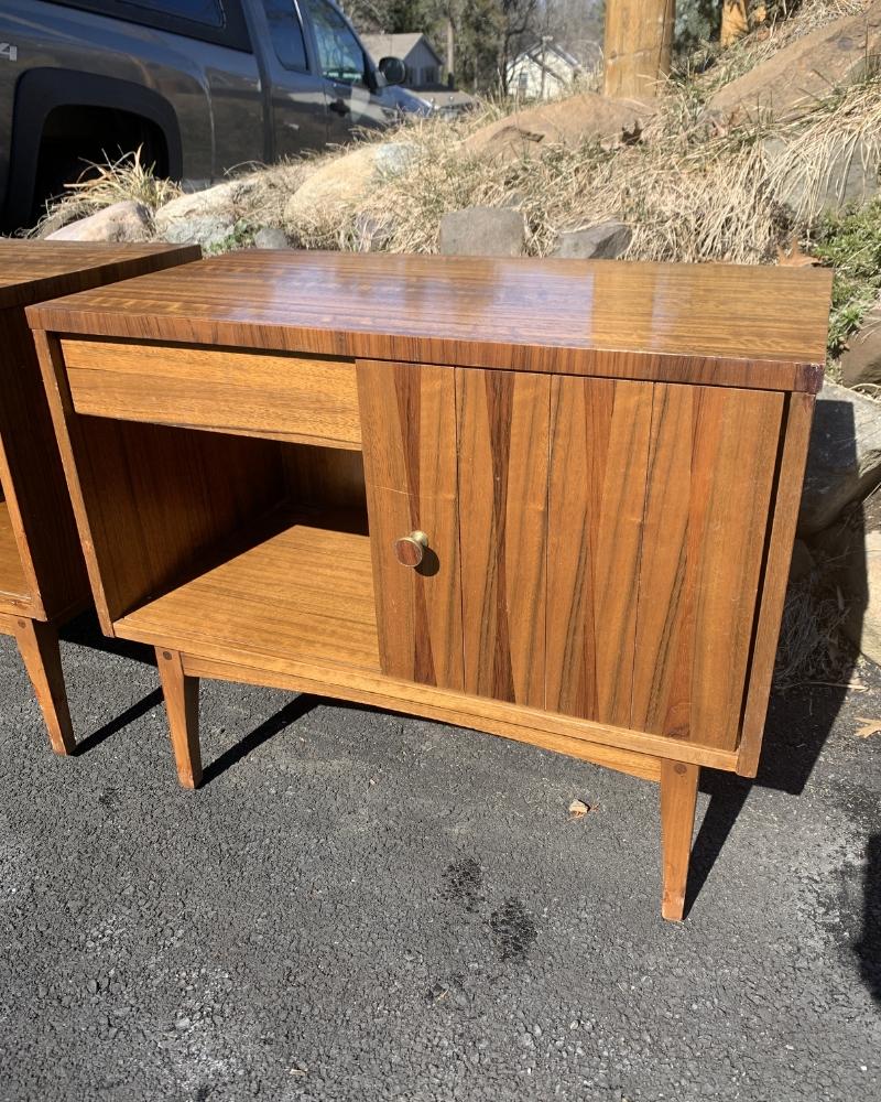 Lane Rosewood and Satinwood Nightstands or End Tables - A Pair

Add a touch of mid-century modern elegance to your bedroom or living room with this stunning pair of Lane Rosewood and Satinwood Nightstands or End Tables. These rare pieces offer a