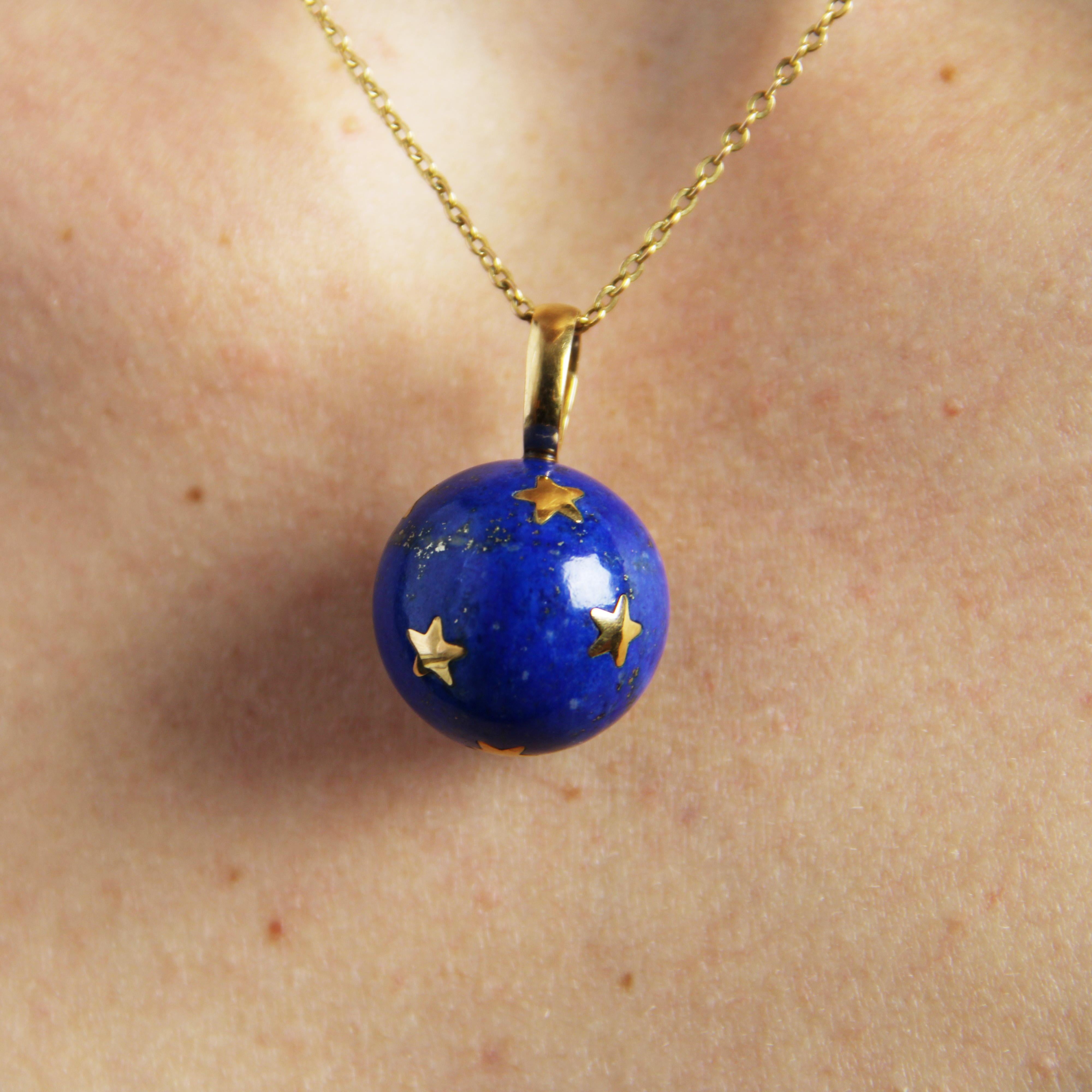 Pendentif étoile en or jaune 18 carats et lapis-lazuli des années 1960 en vente 1
