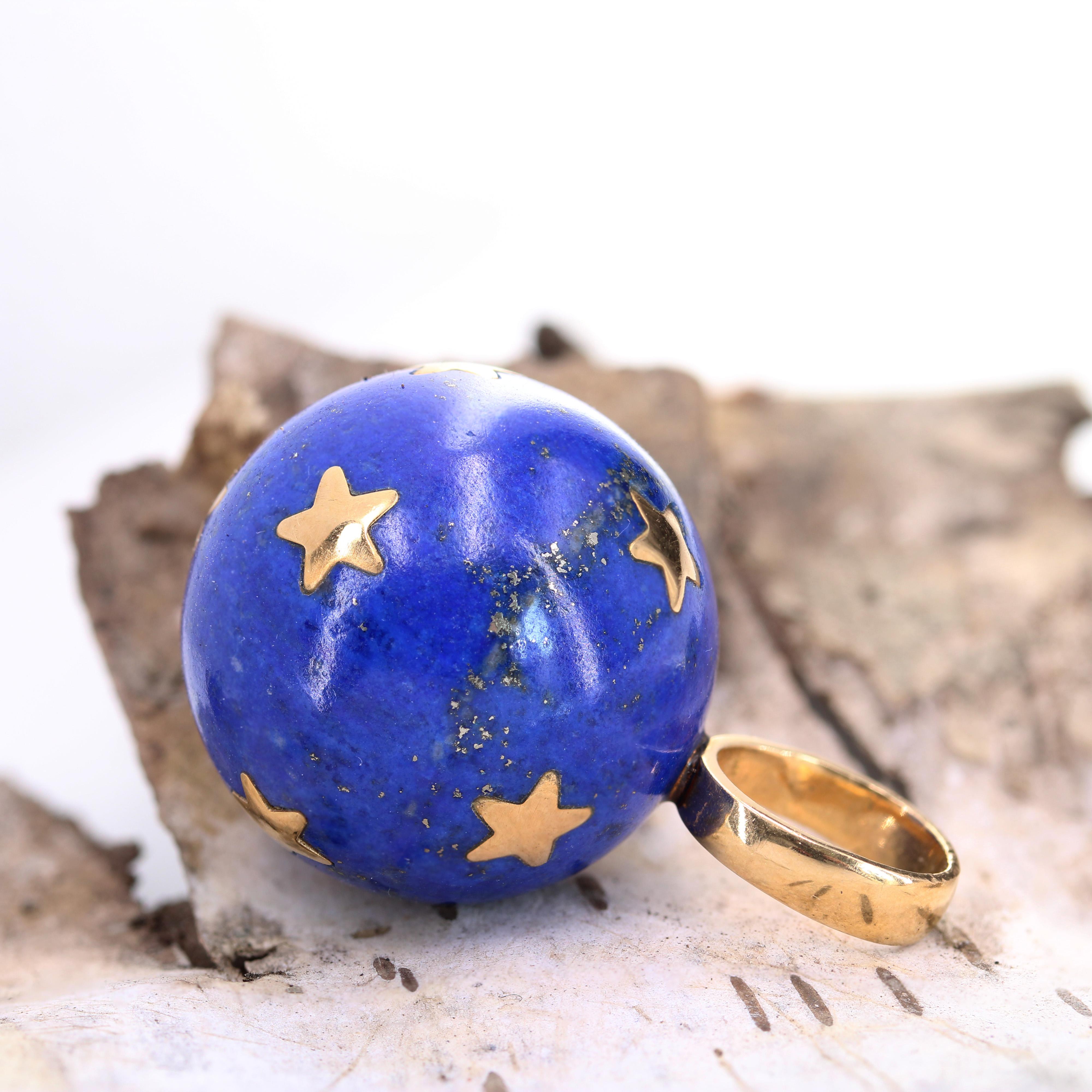 1960s Lapis Lazuli 18 Karat Yellow Gold Bead Stars Pendant For Sale 3