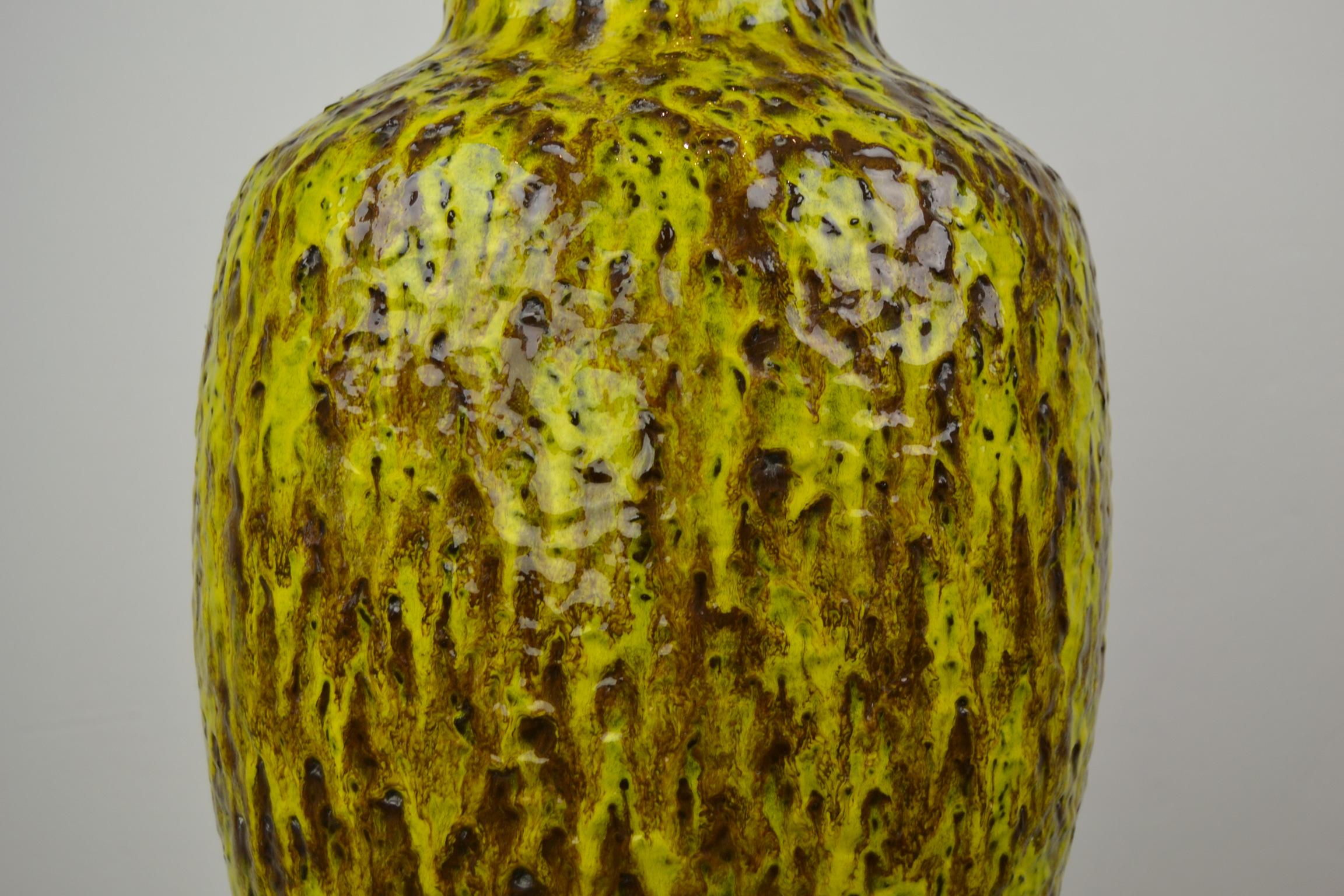 vase en céramique des années 1960:: jaune:: vert:: marron:: Allemagne de l'Ouest Bon état à Retie, BE