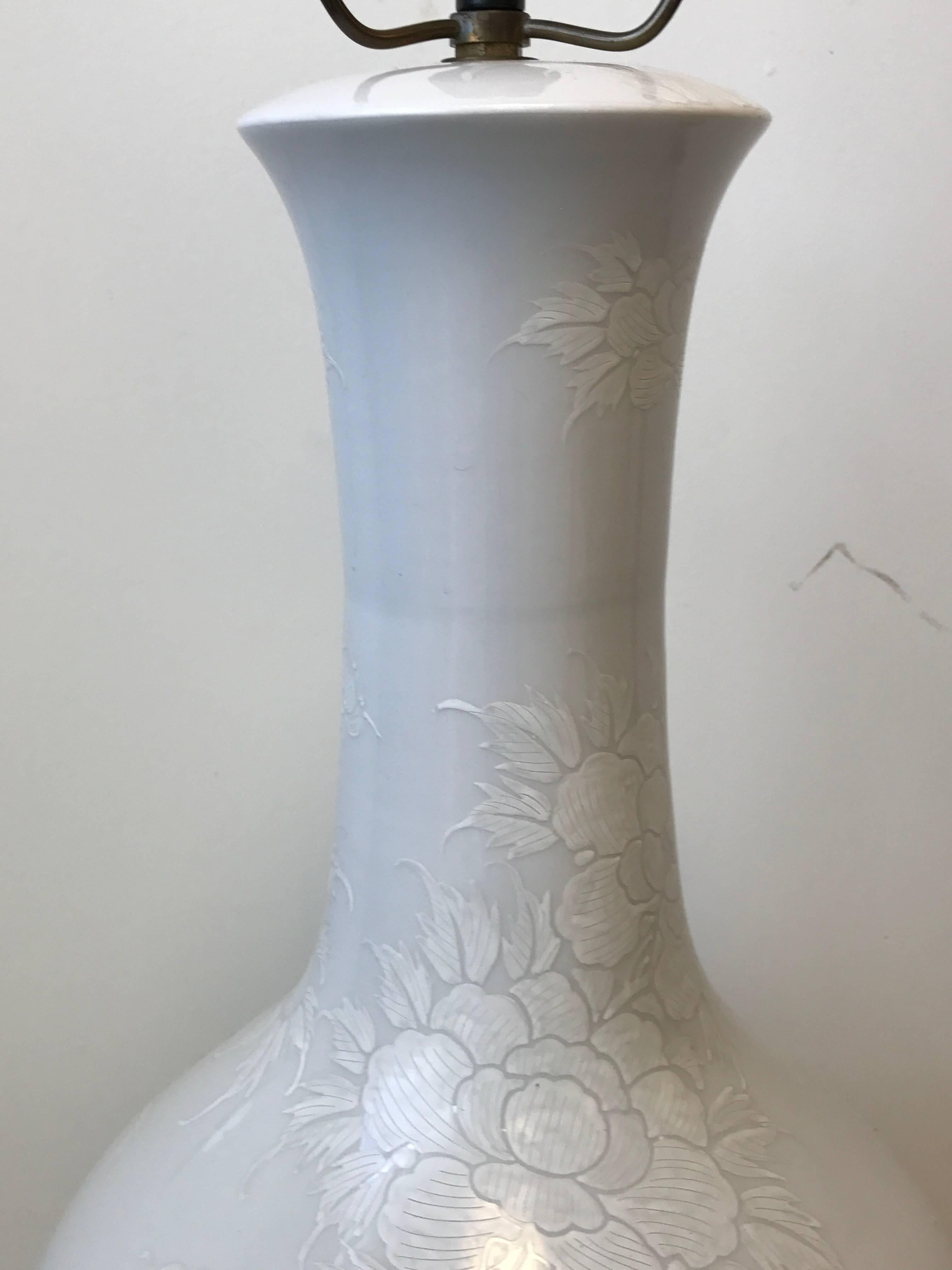 Chinoiserie 1960s Large Blanc de Chine Lamp with Hand-Painted Monochrome Floral Motif For Sale