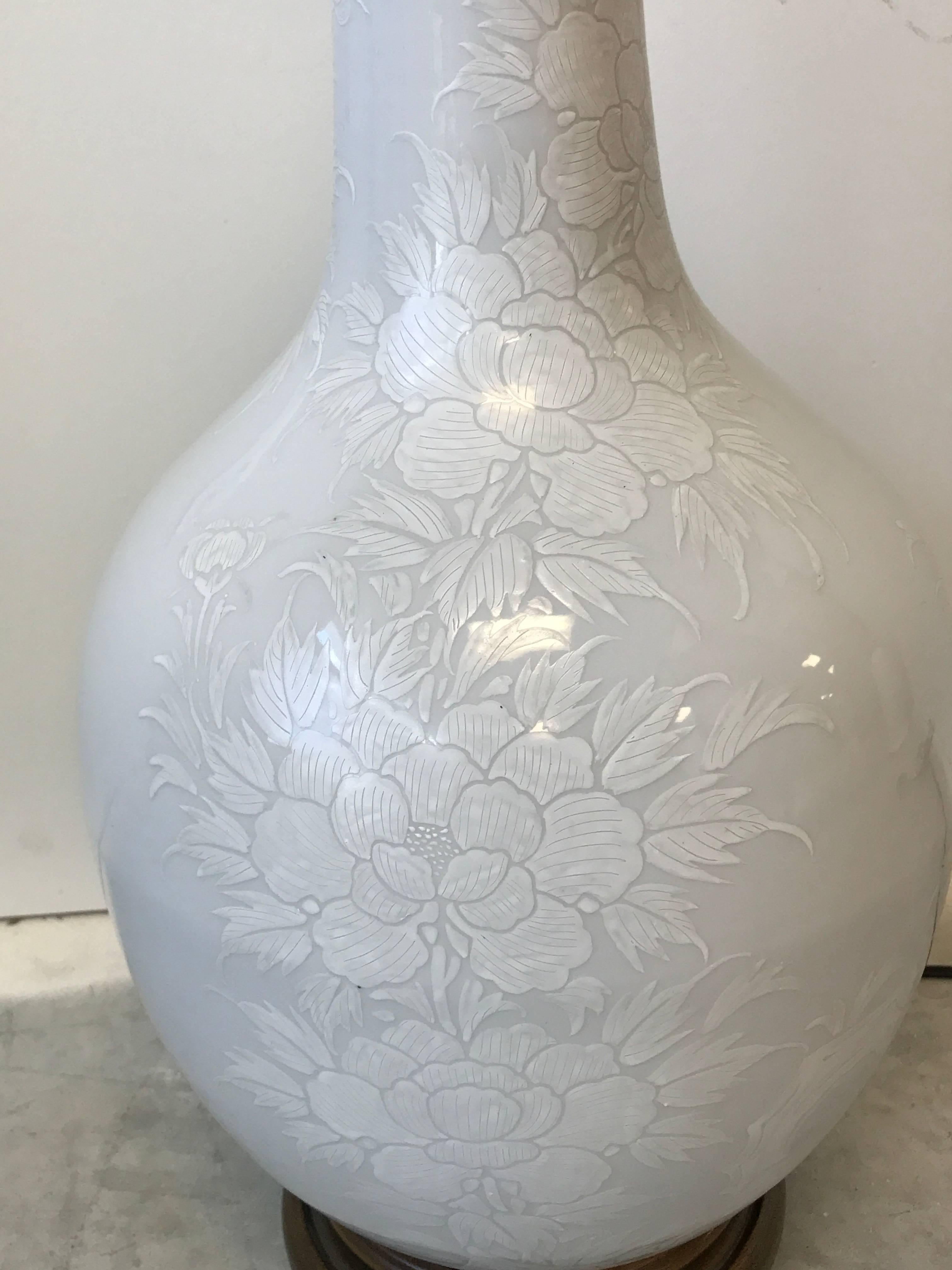 1960s Large Blanc de Chine Lamp with Hand-Painted Monochrome Floral Motif In Good Condition For Sale In Richmond, VA