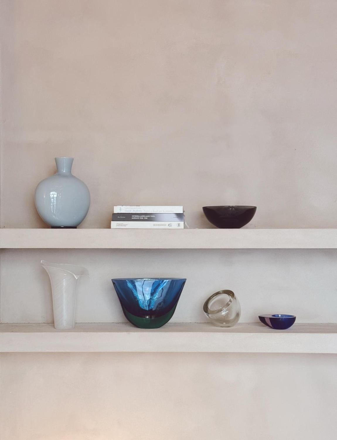 1960s Large Blue Flavio Poli Sommerso Vase Italiano en venta