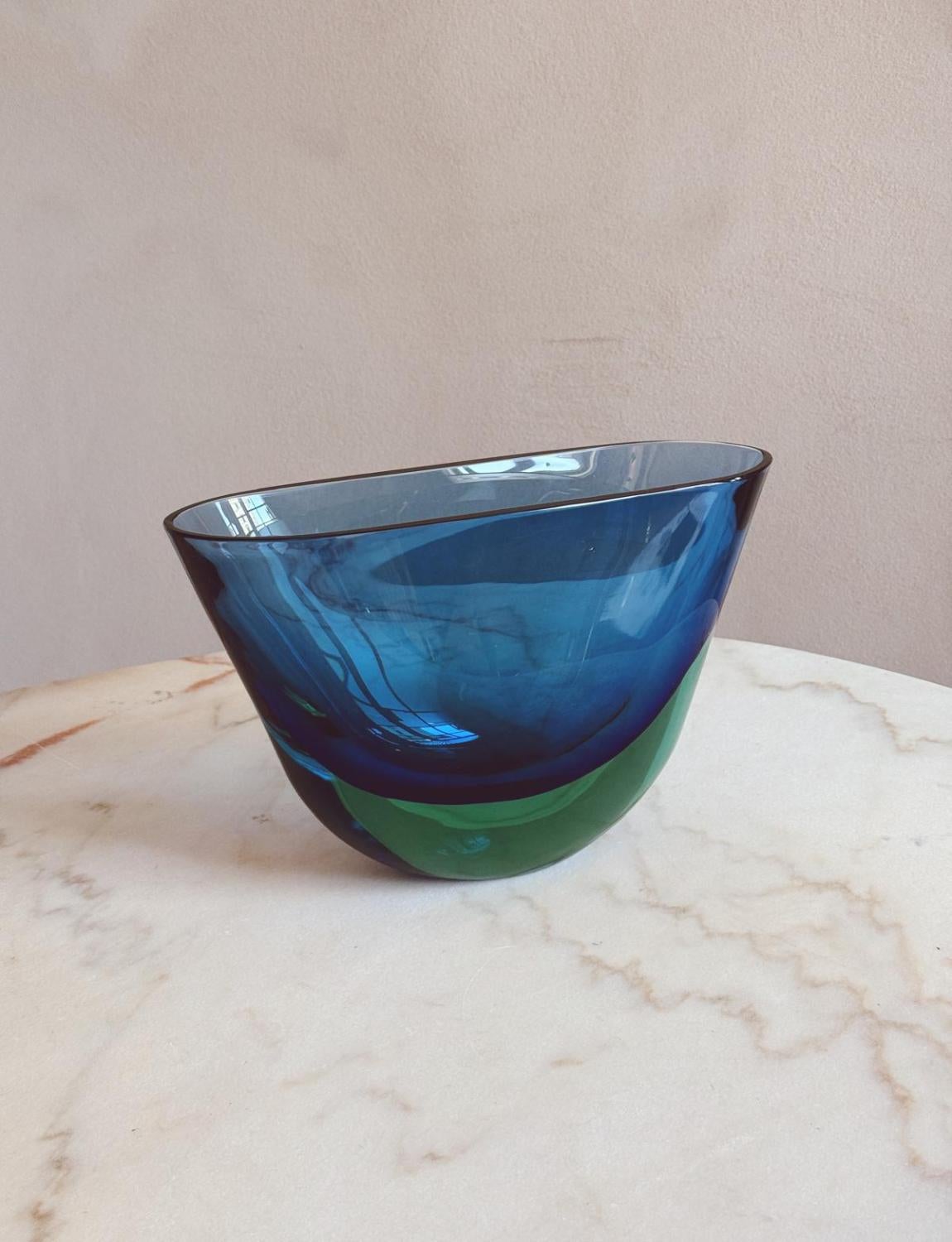 1960s Large Blue Flavio Poli Sommerso Vase Vidrio en venta