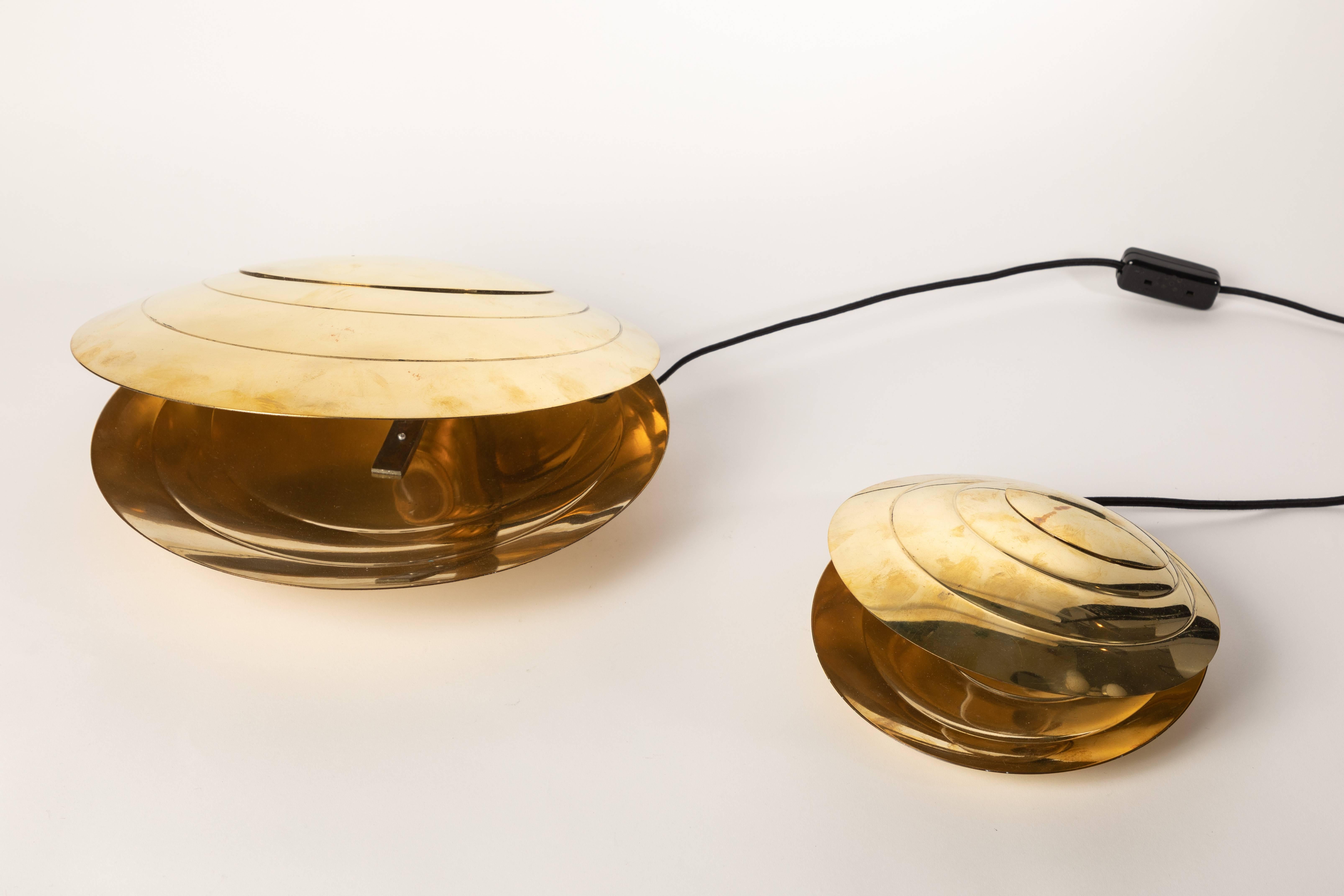 1960s Large Brass Clamshell Table Lamp by Angelo Brotto 6