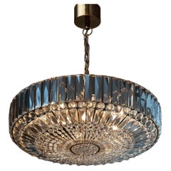 Grand lustre en laiton avec cristaux facettés des années 1960, fabriqué par Bakalowits Vienna