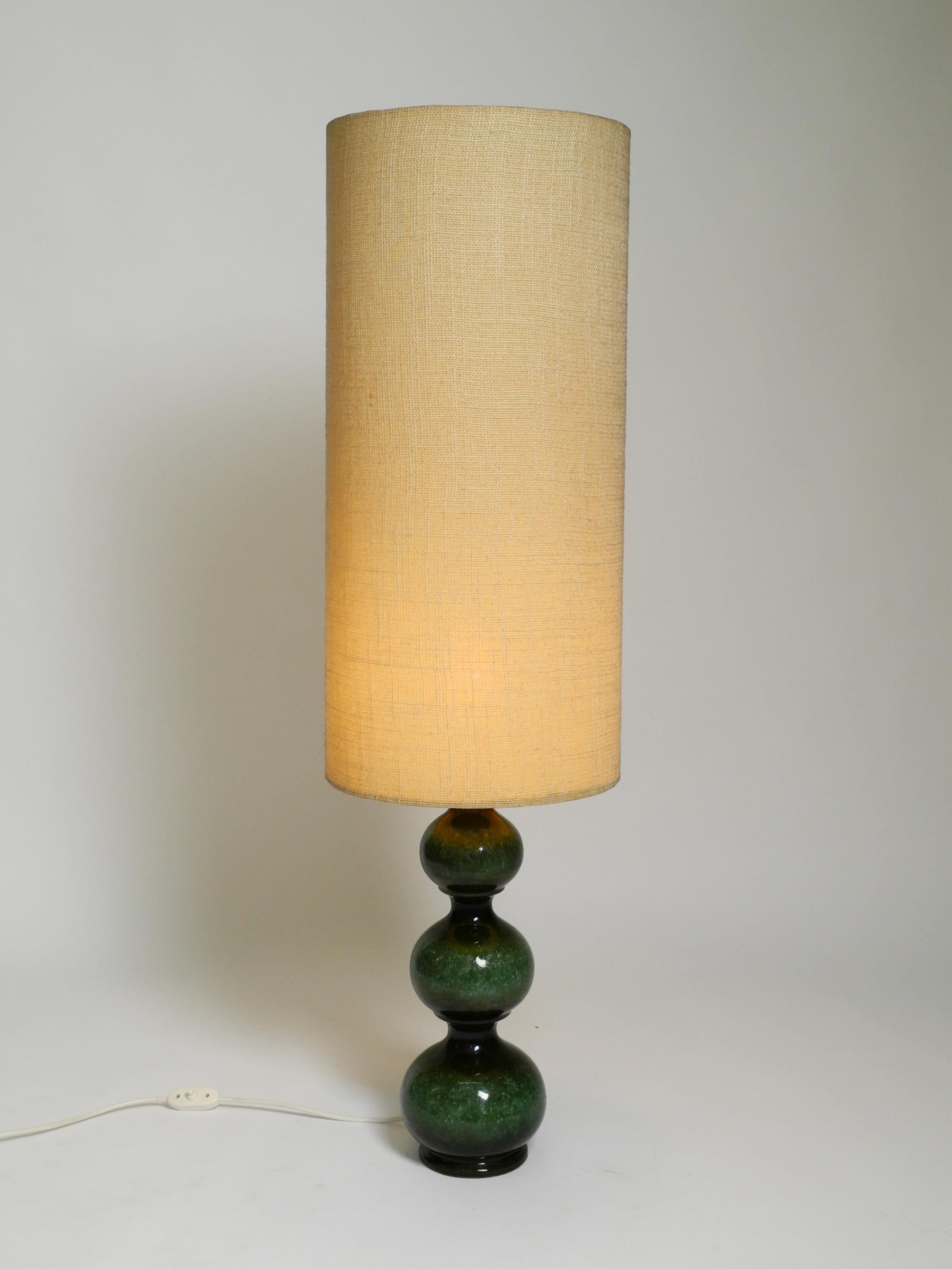 Allemand Grand lampadaire ou table en céramique des années 1960, vert et noir, par Kaiser Leuchten en vente