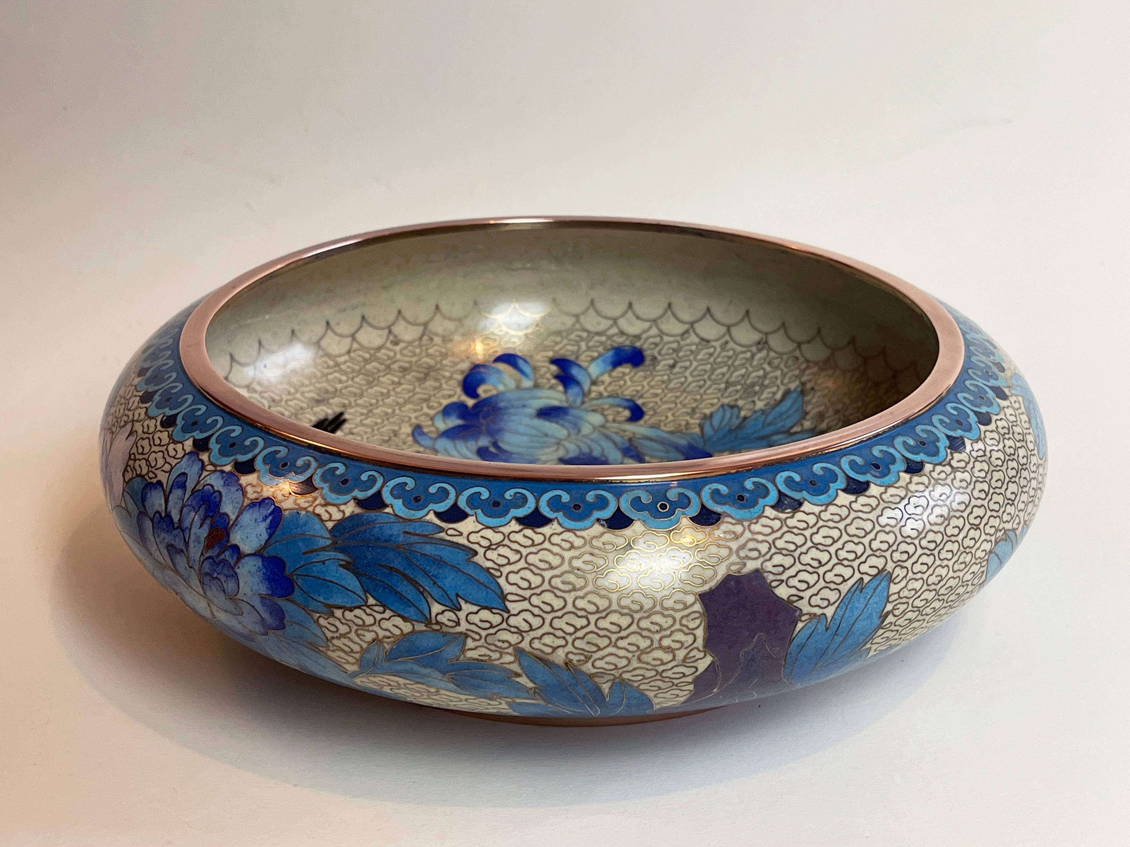 1960s Large Chinese Cloisonné Bowl Blue Beige Enamel Inlay Birds & Chrysanthemum In Good Condition In Andernach, DE