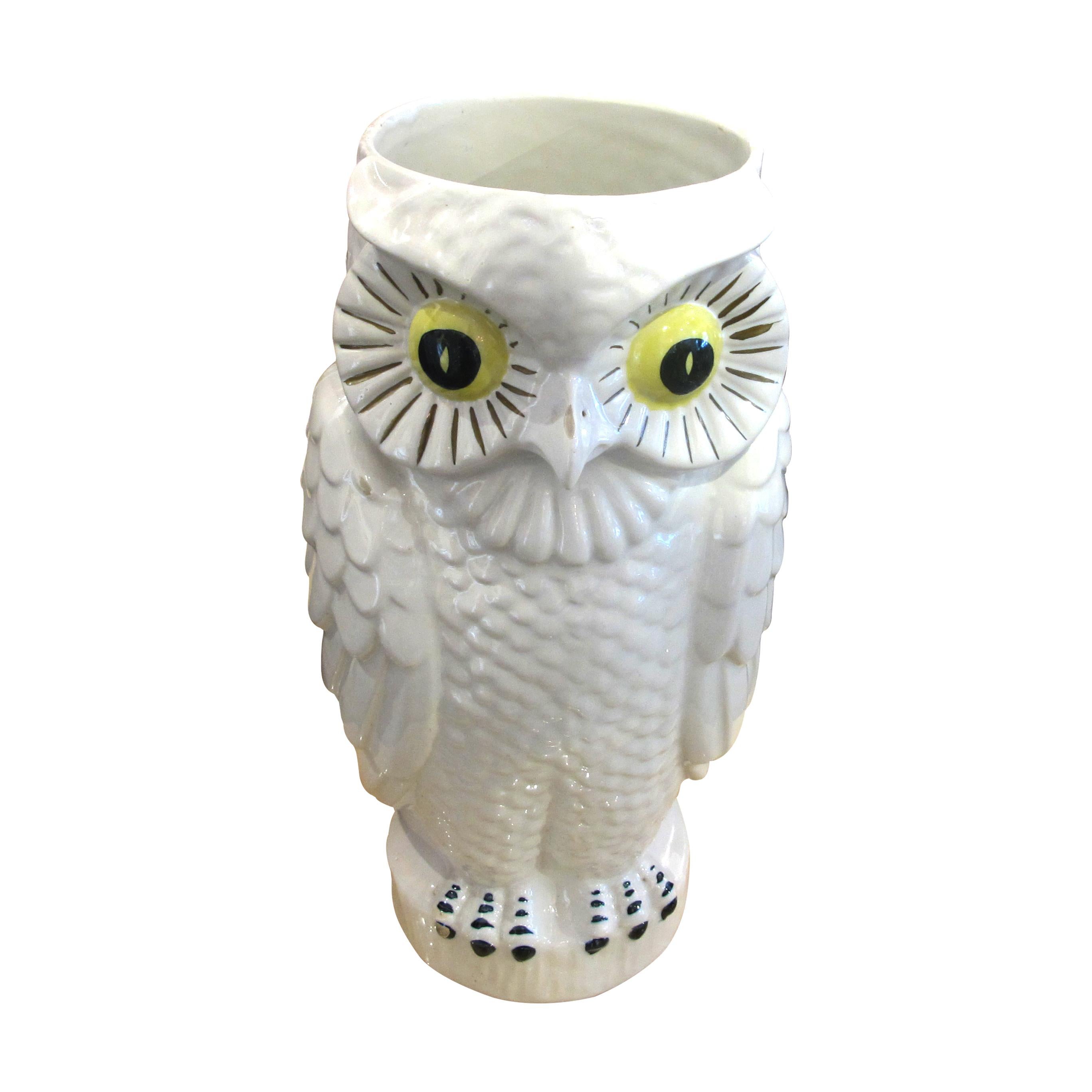 A highly decorative, mid century, white glazed ceramic flower vase or planter. This large vase which is in the shape of an owl is a very unusual receptacle that can be used to hold flowers, plants or as an umbrella stand. It boasts beautiful
